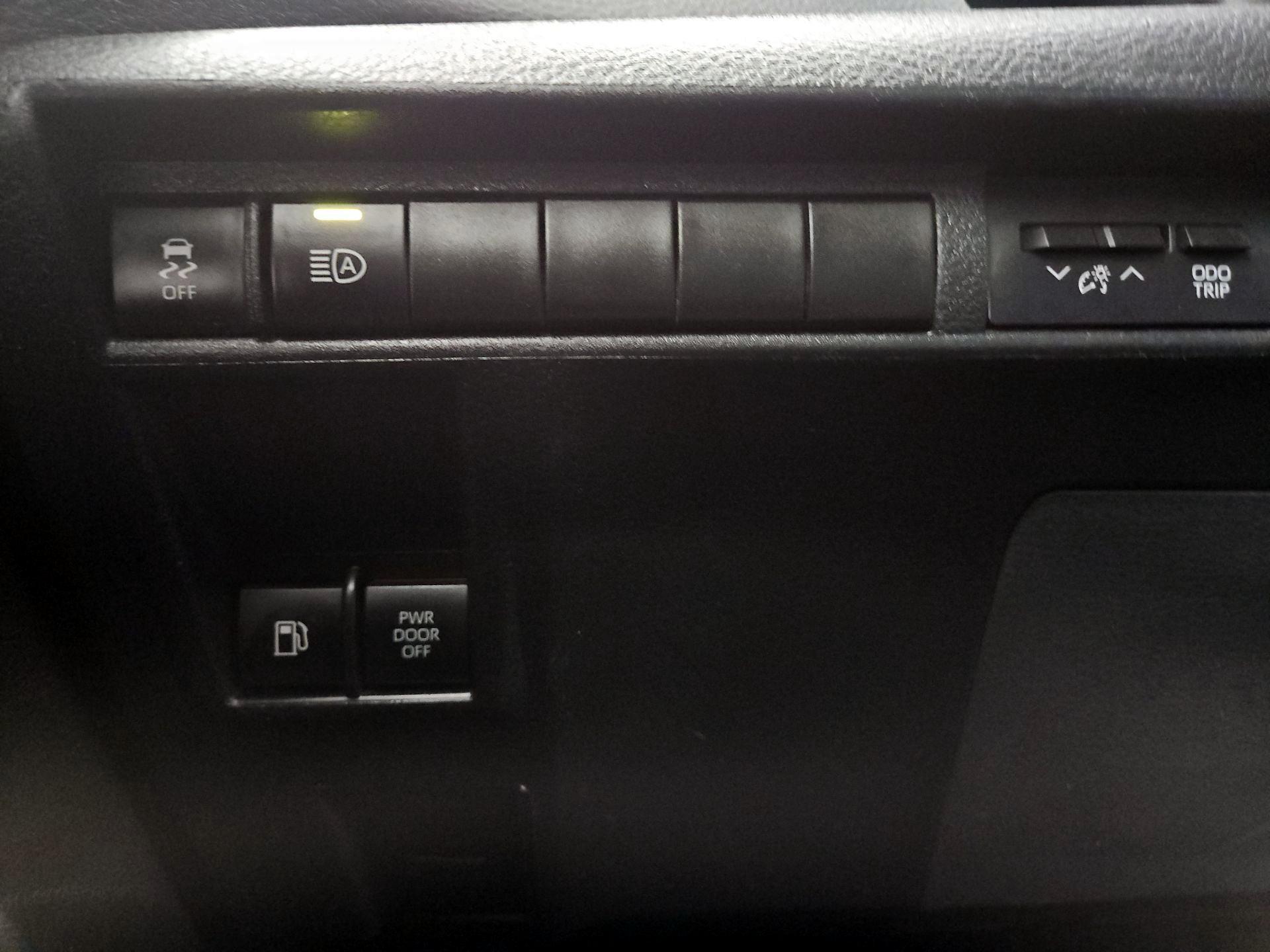 Thumbnail: 2022 Toyota Sienna - 13