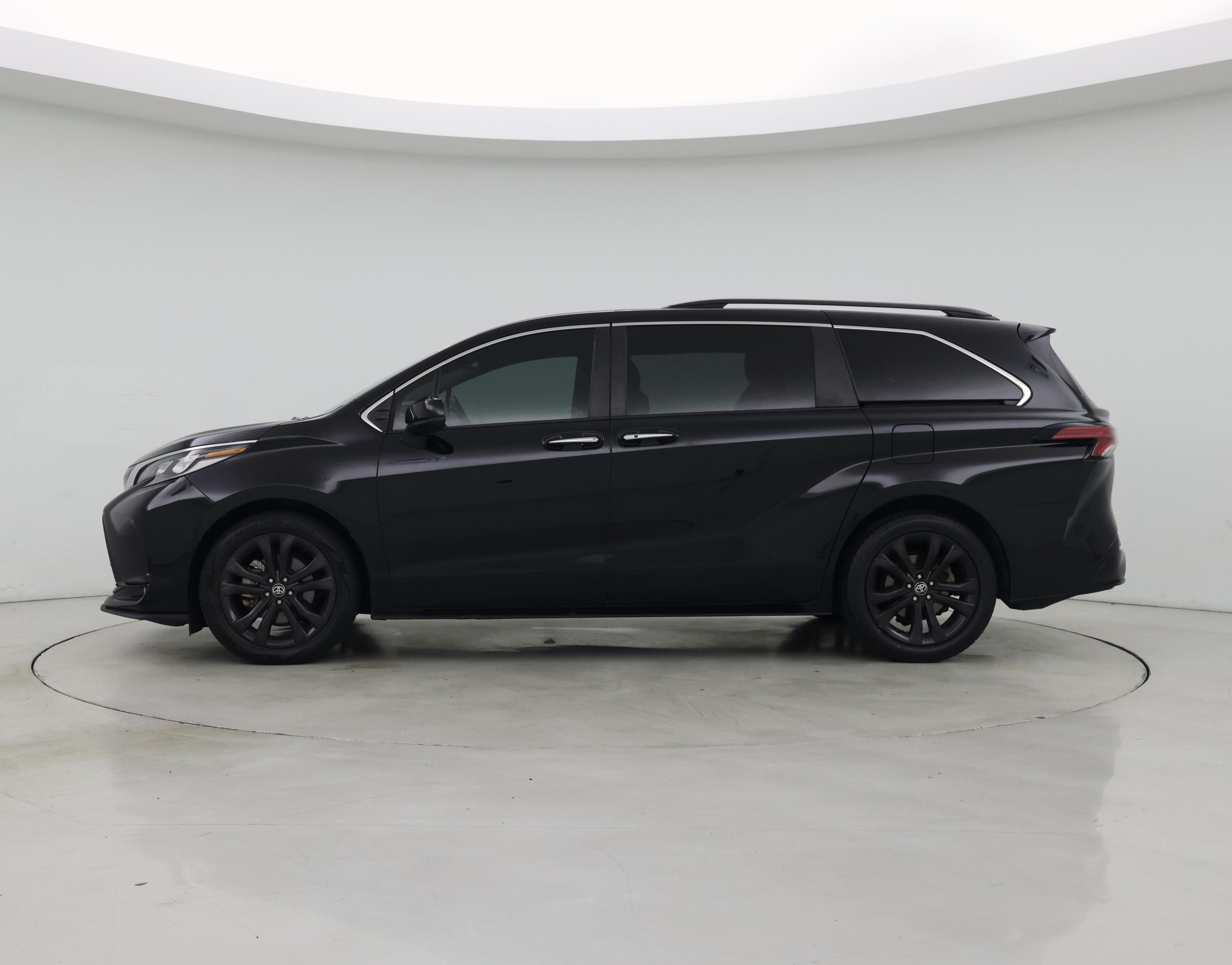 Thumbnail: 2022 Toyota Sienna - 3