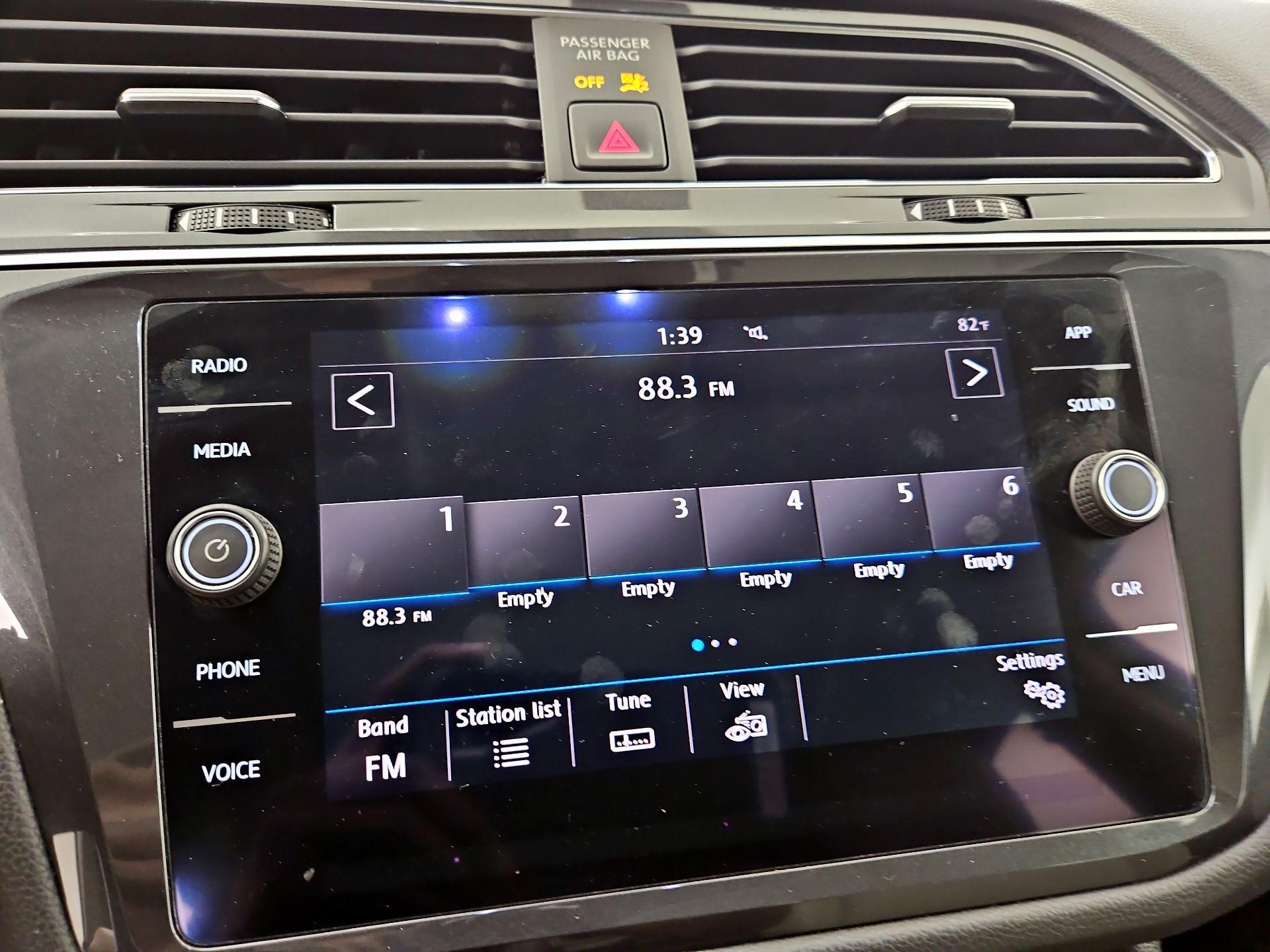 Thumbnail: 2019 Volkswagen Tiguan - 15