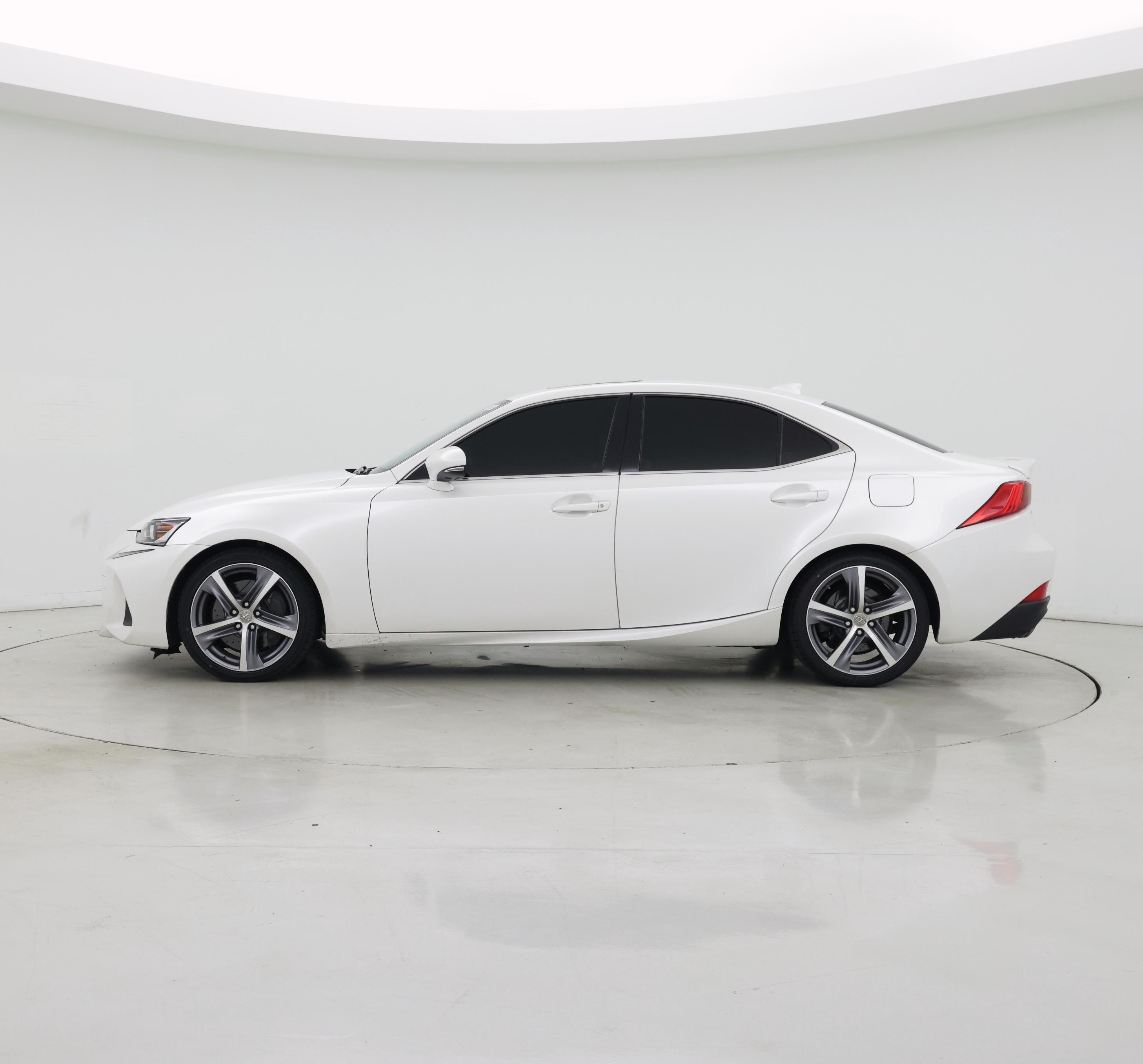 Thumbnail: 2018 Lexus IS - 3