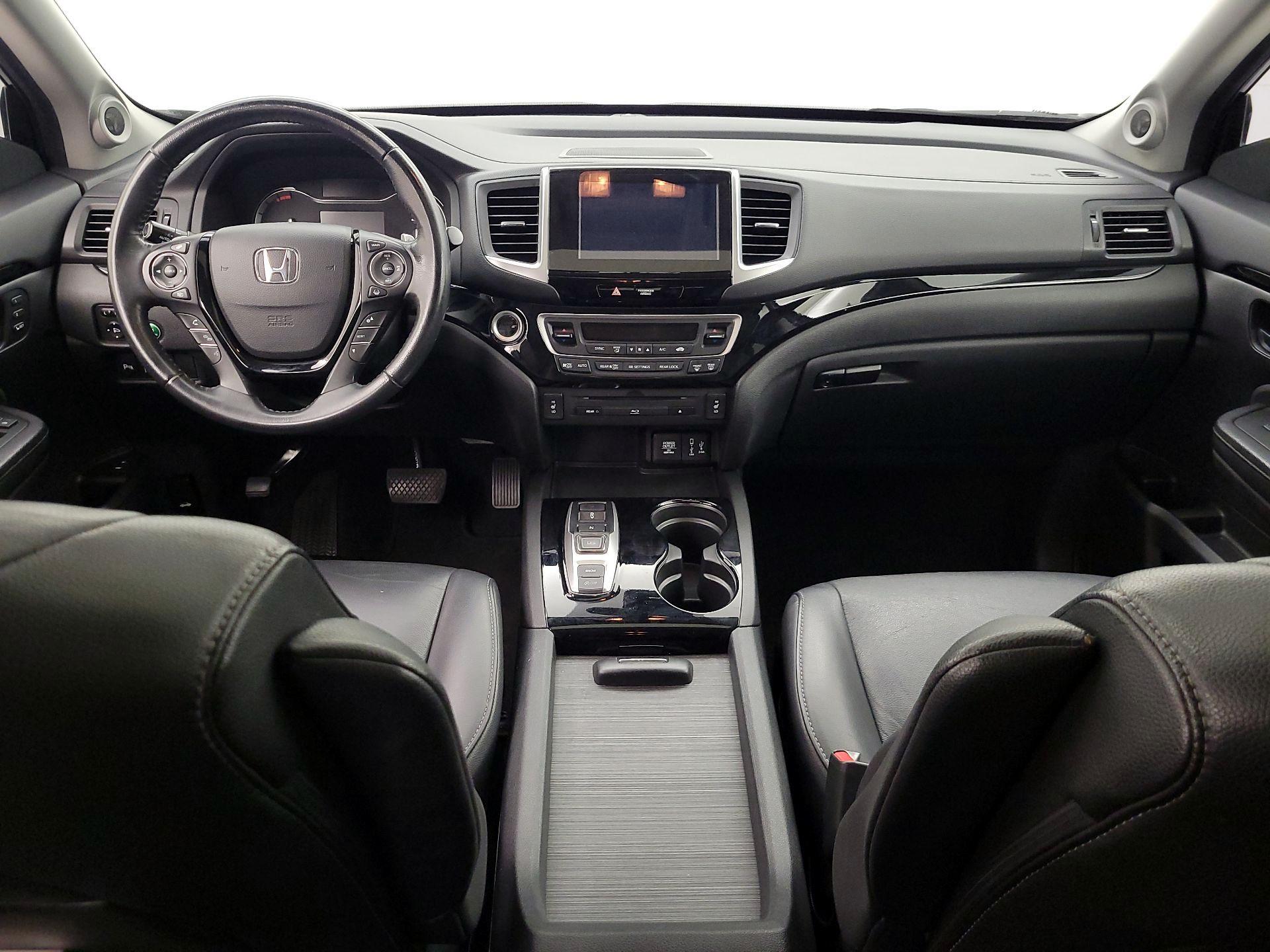 Thumbnail: 2017 Honda Pilot - 9
