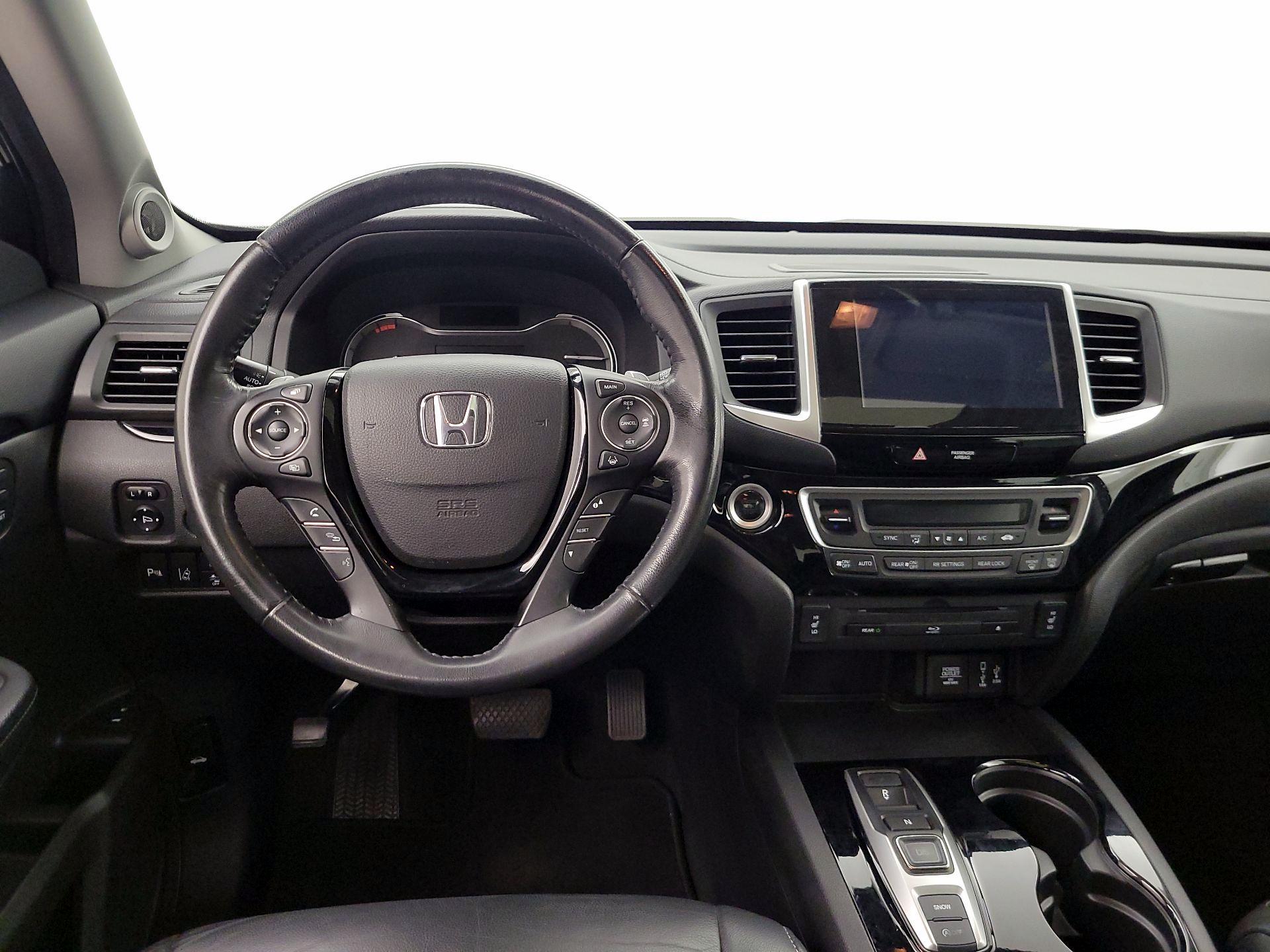 Thumbnail: 2017 Honda Pilot - 10