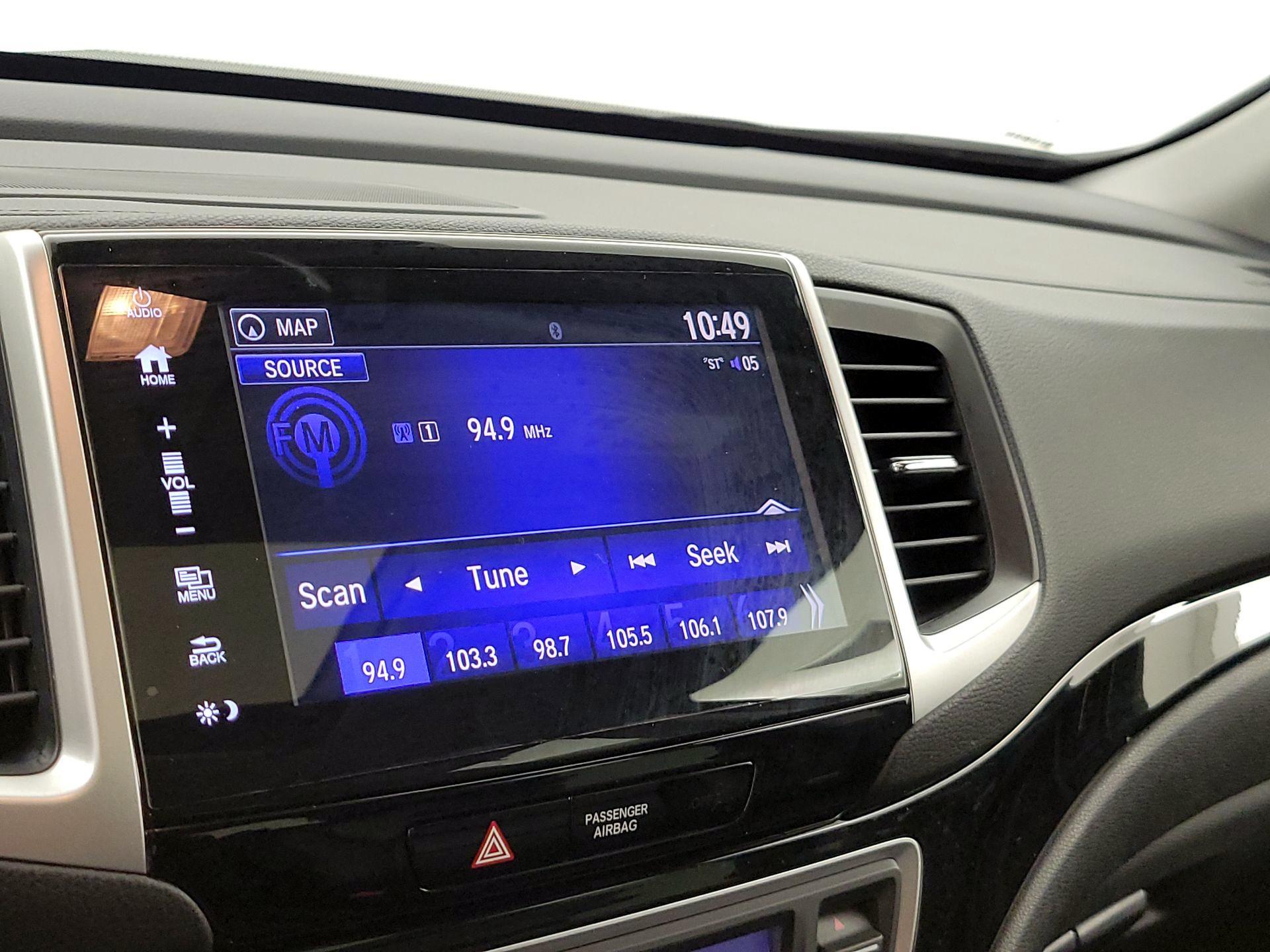 Thumbnail: 2017 Honda Pilot - 16