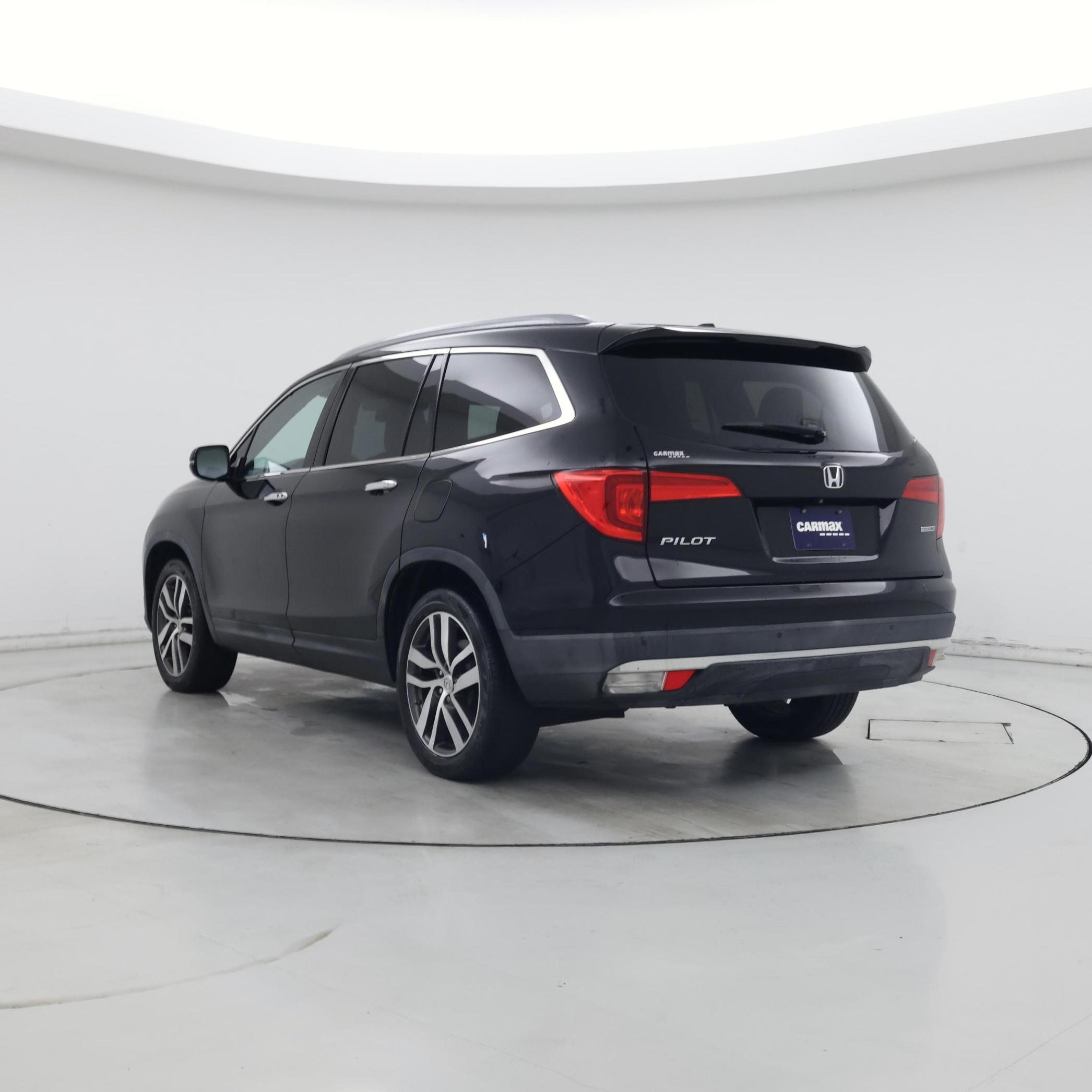 Thumbnail: 2017 Honda Pilot - 2