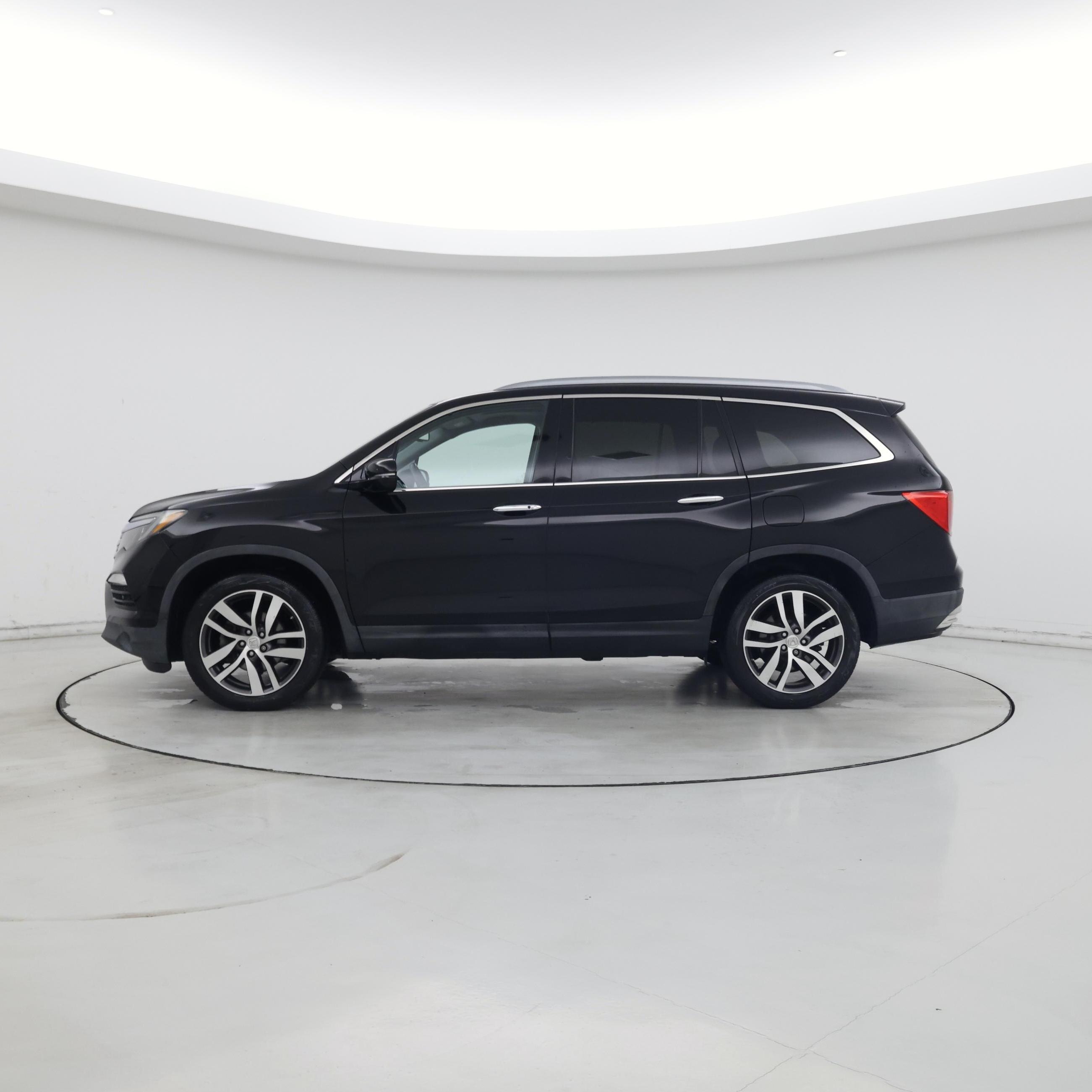 Thumbnail: 2017 Honda Pilot - 3