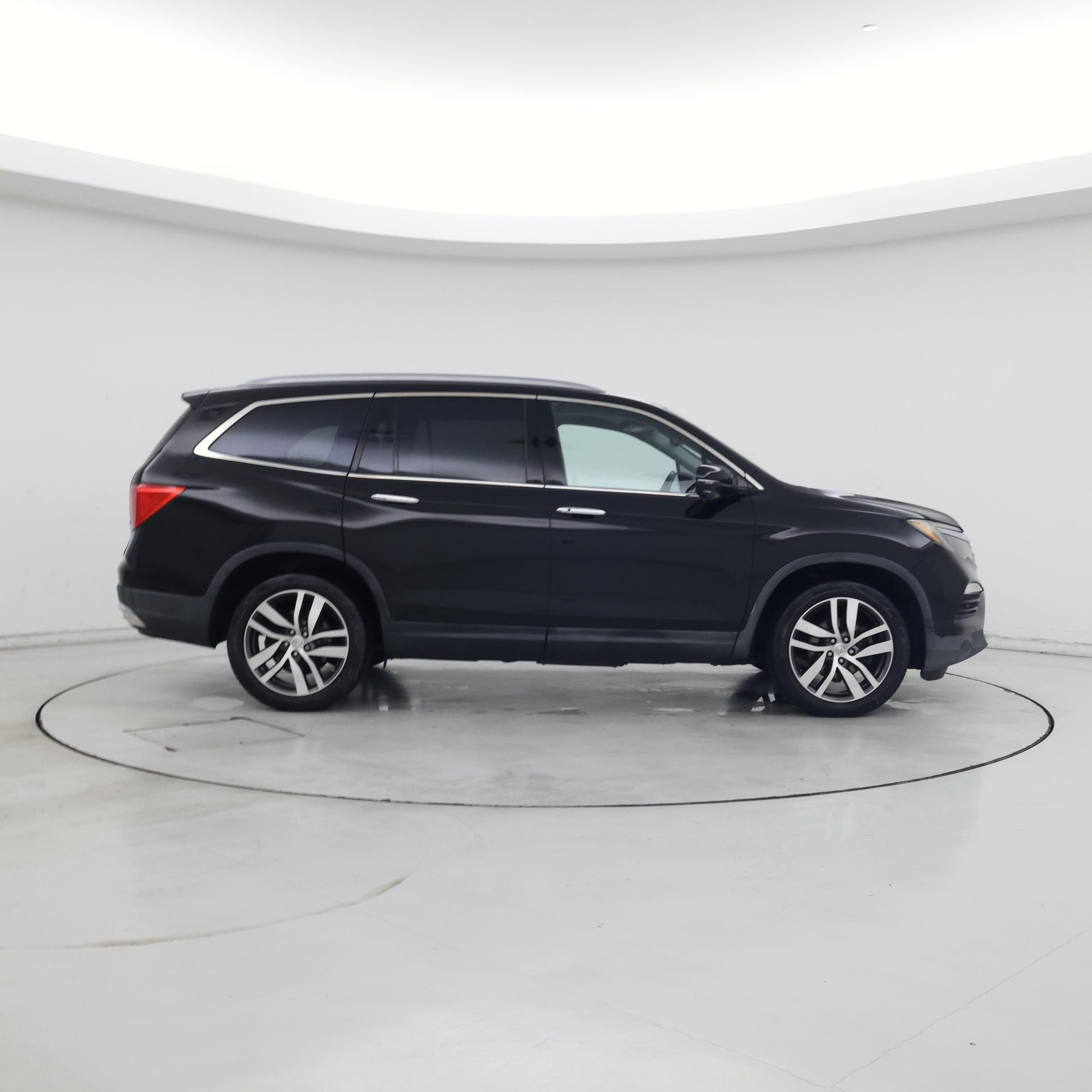 Thumbnail: 2017 Honda Pilot - 7