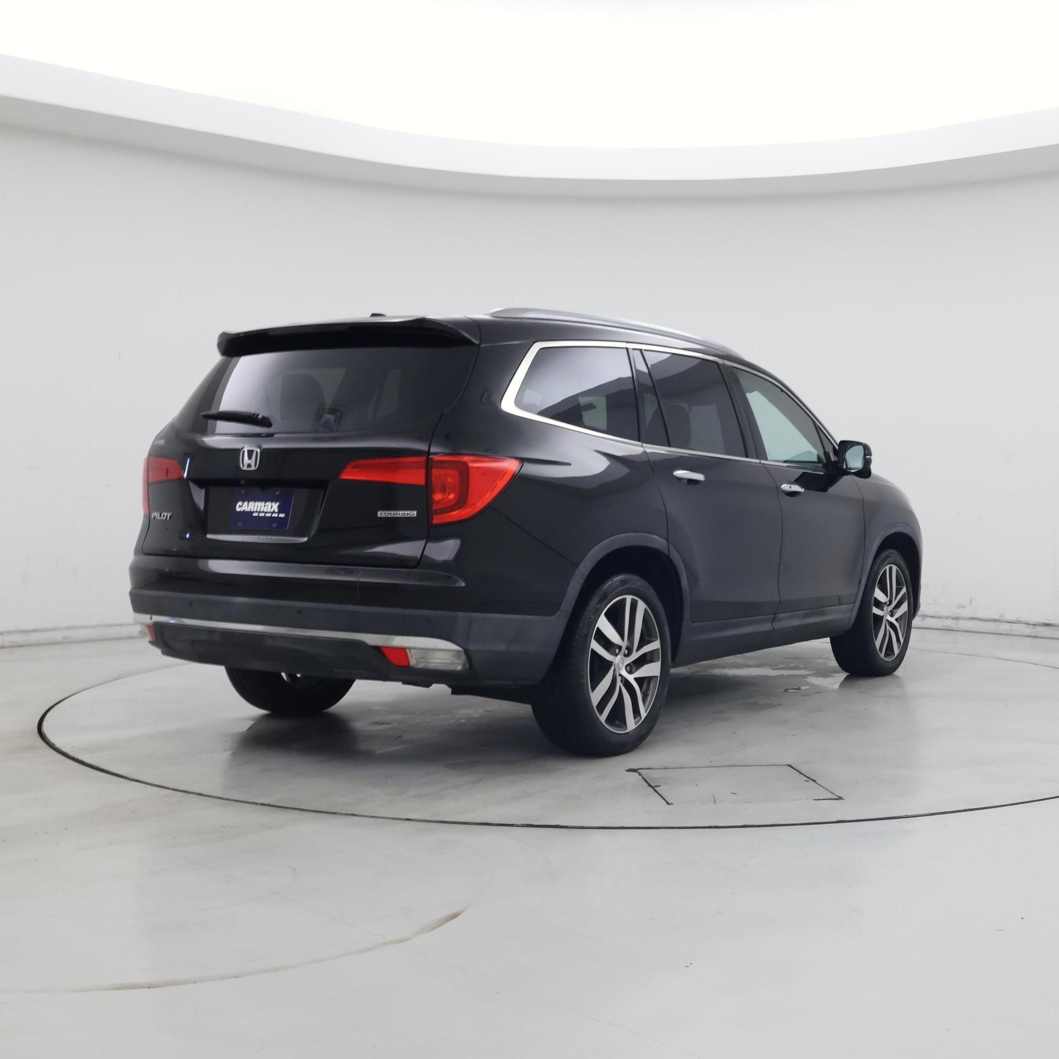 Thumbnail: 2017 Honda Pilot - 8