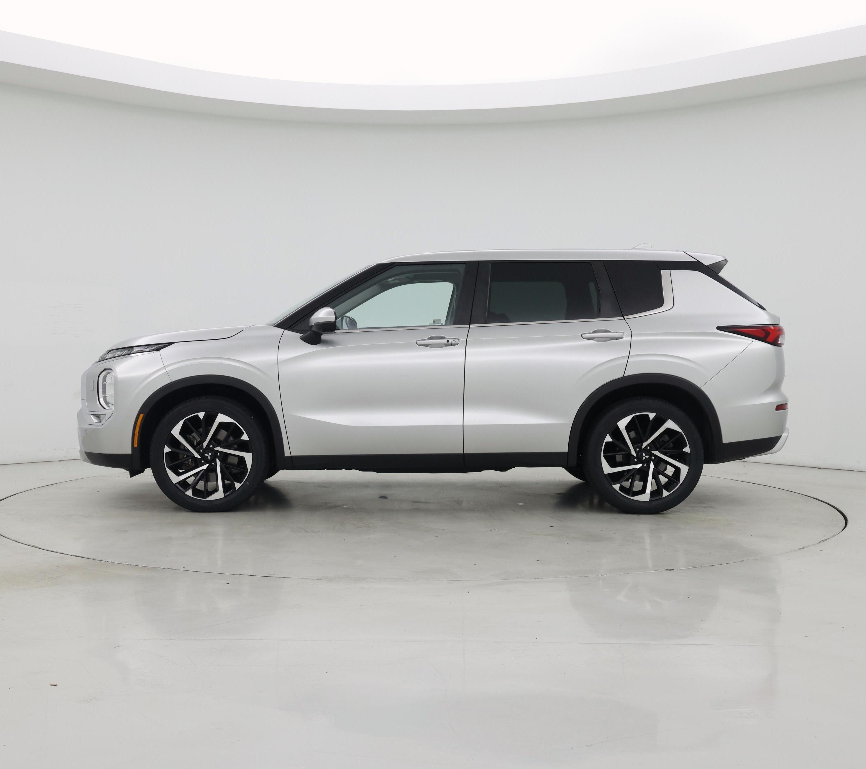 Thumbnail: 2022 Mitsubishi Outlander - 3