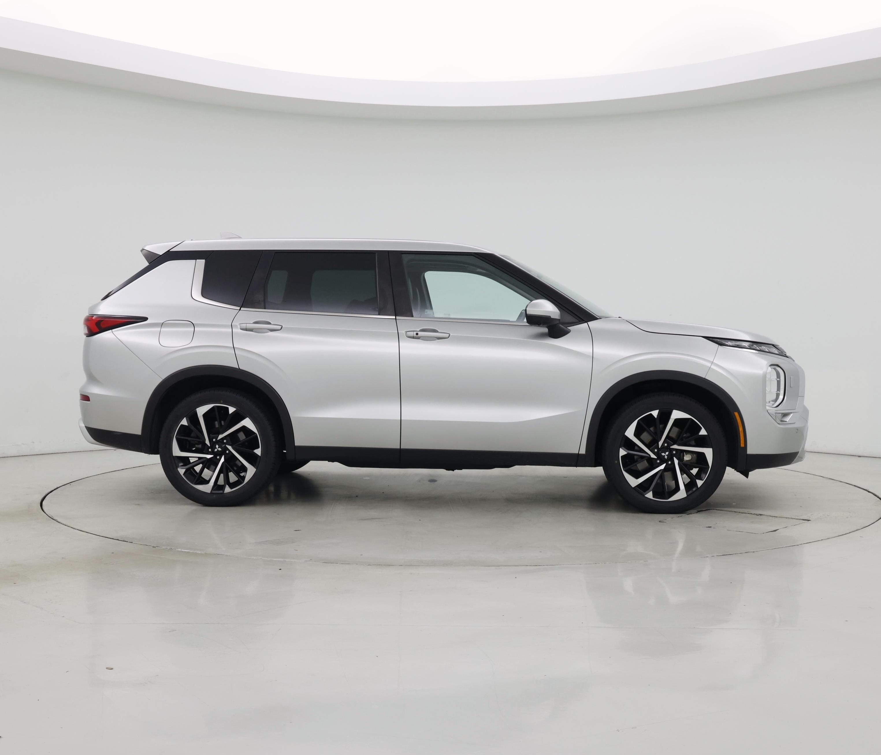 Thumbnail: 2022 Mitsubishi Outlander - 7