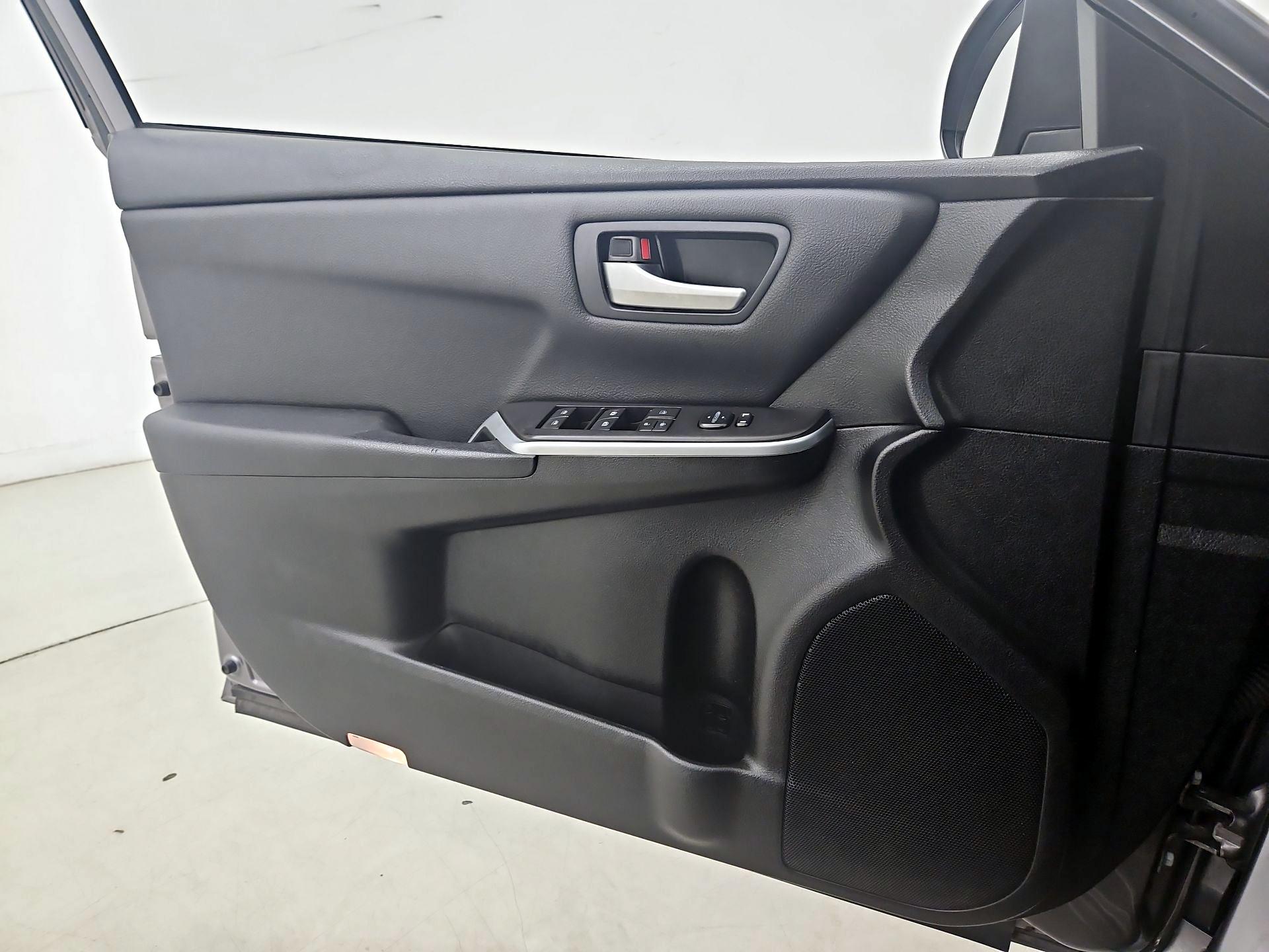 Thumbnail: 2017 Toyota Camry - 12