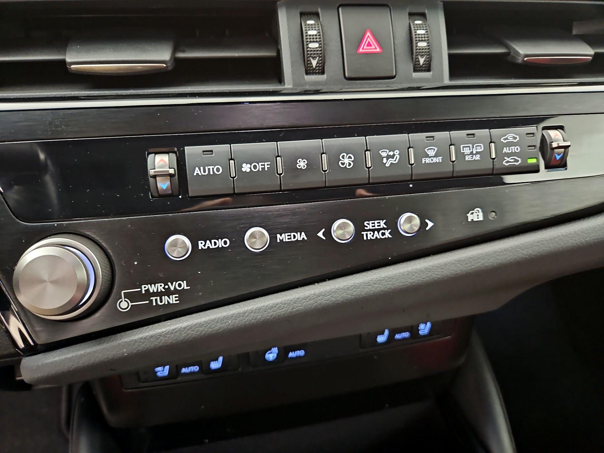 Thumbnail: 2023 Lexus ES - 16