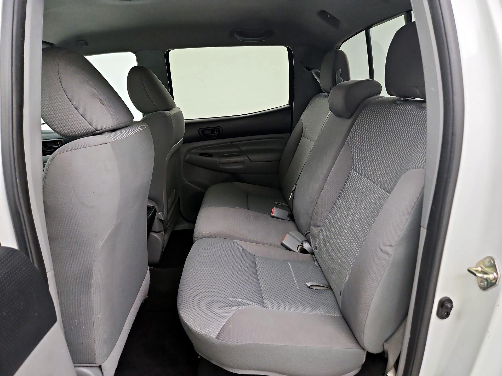 Thumbnail: 2015 Toyota Tacoma - 18