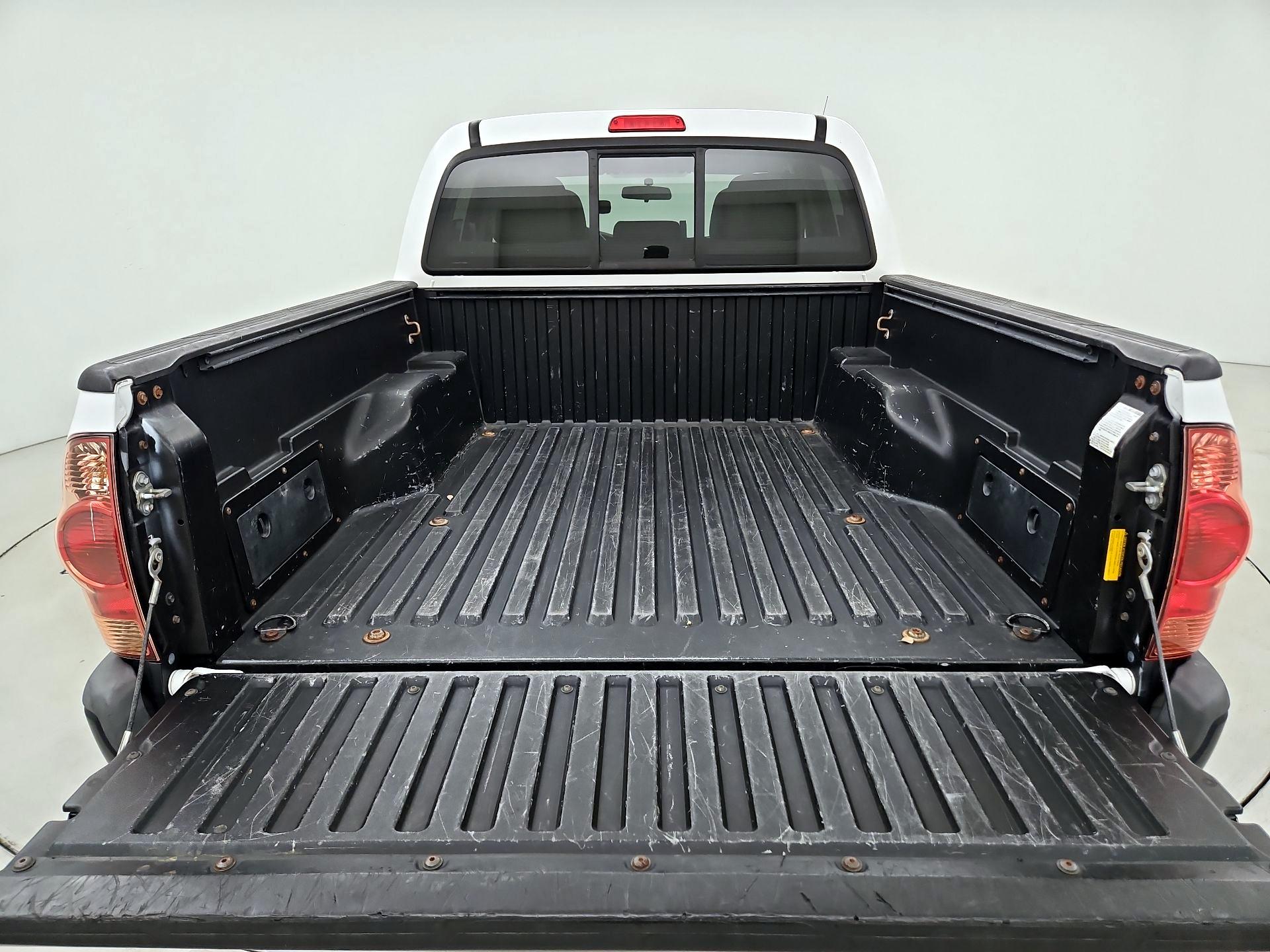 Thumbnail: 2015 Toyota Tacoma - 19