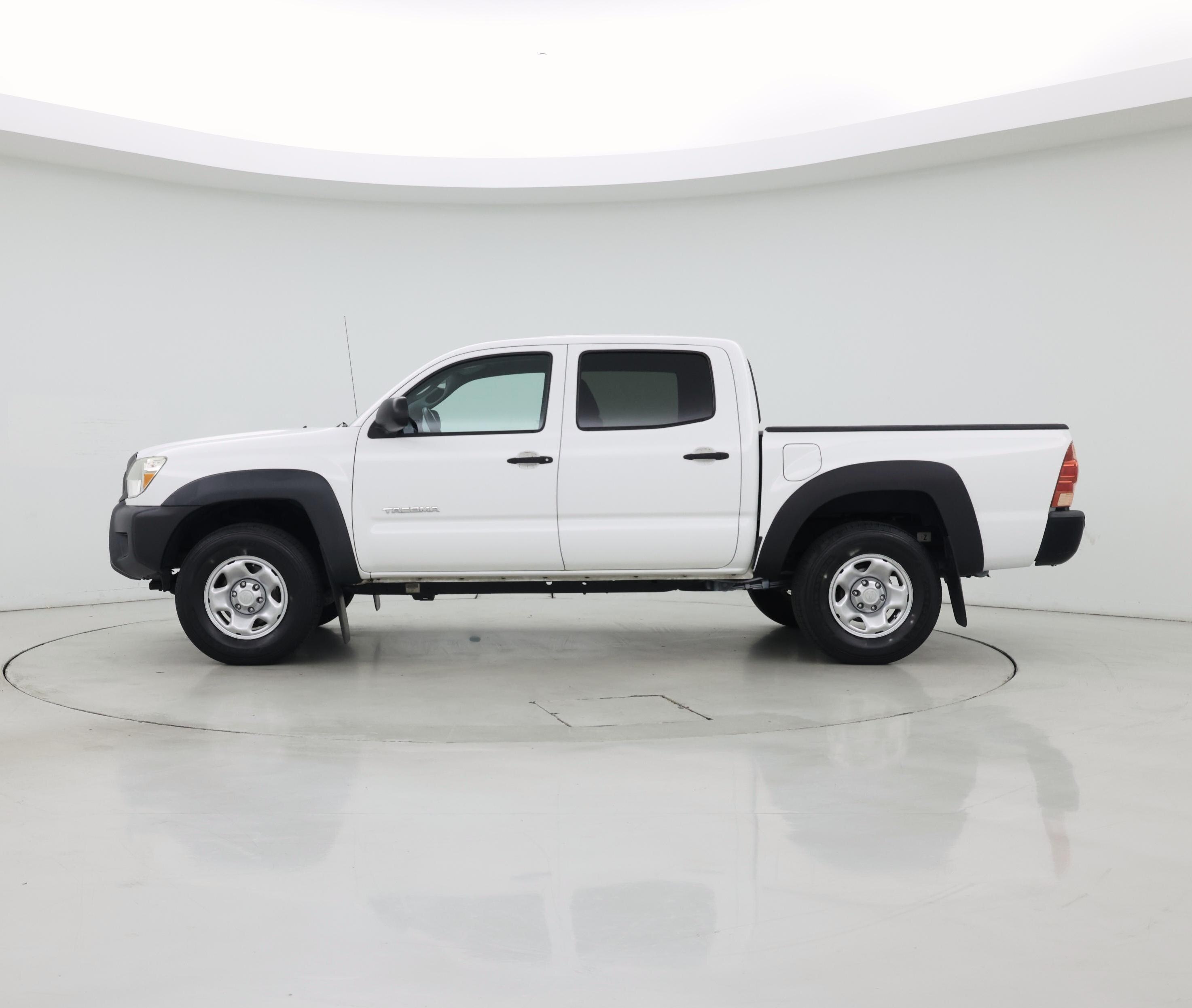 Thumbnail: 2015 Toyota Tacoma - 3