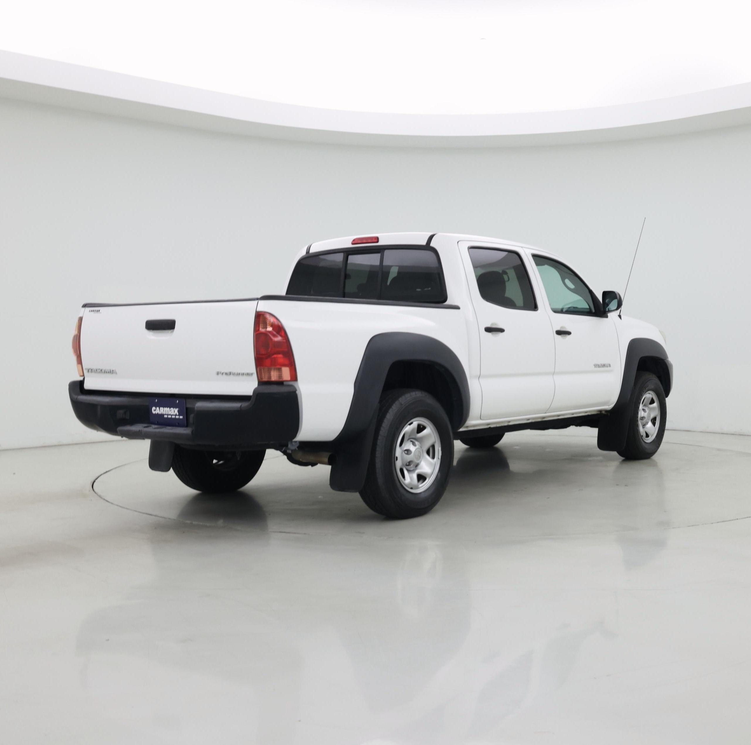 Thumbnail: 2015 Toyota Tacoma - 8