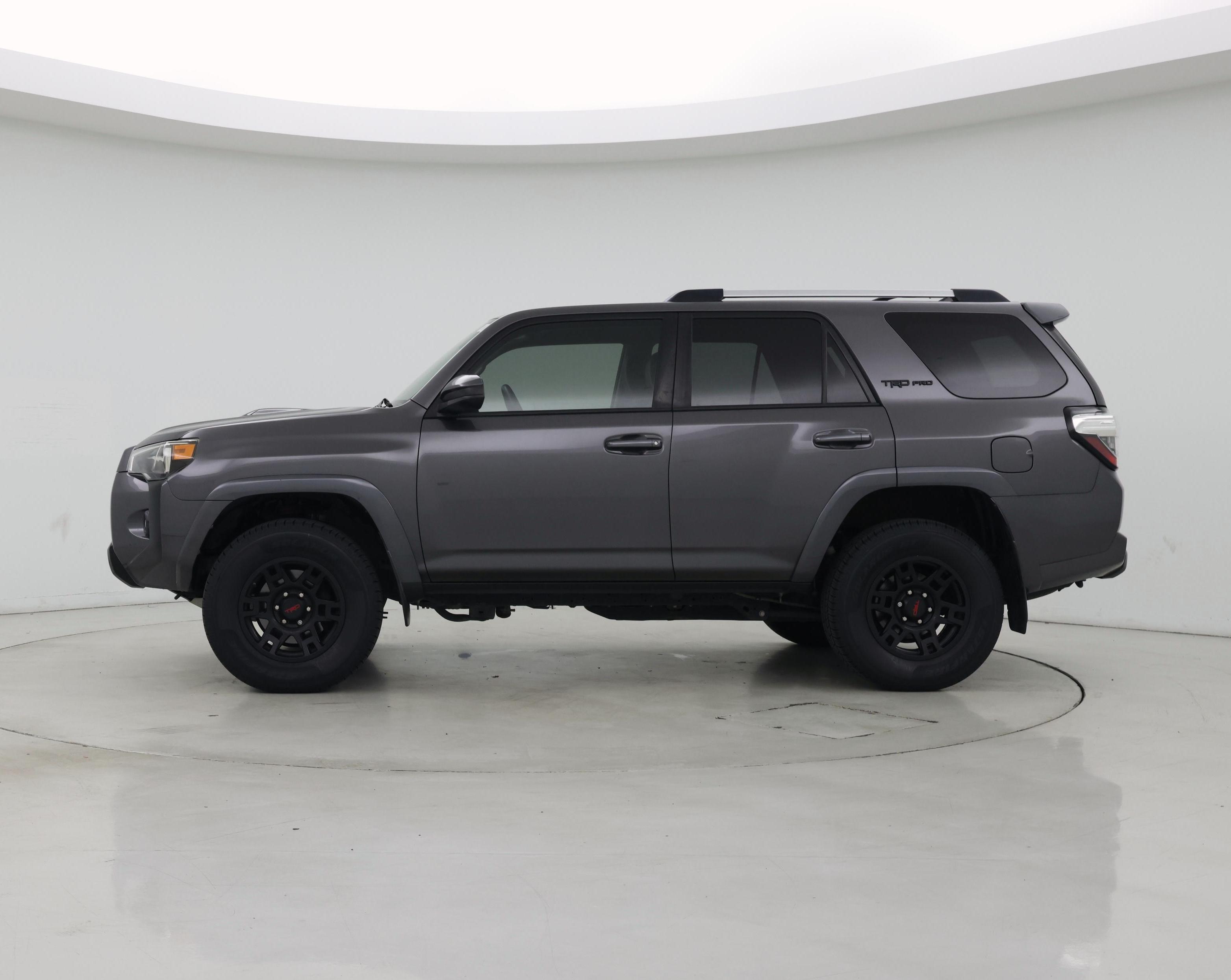 Thumbnail: 2016 Toyota 4Runner - 3