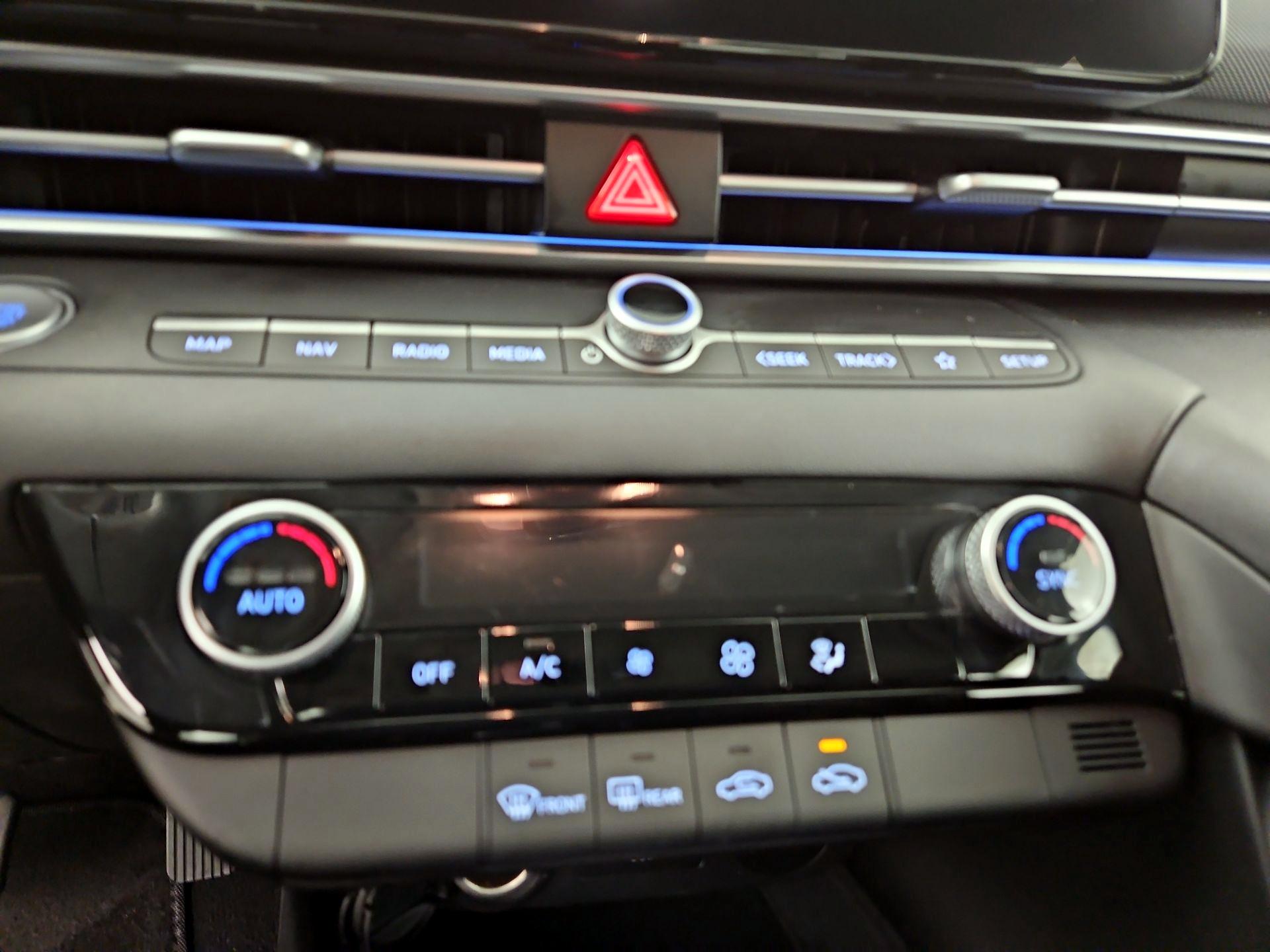 Thumbnail: 2024 Hyundai Elantra - 17