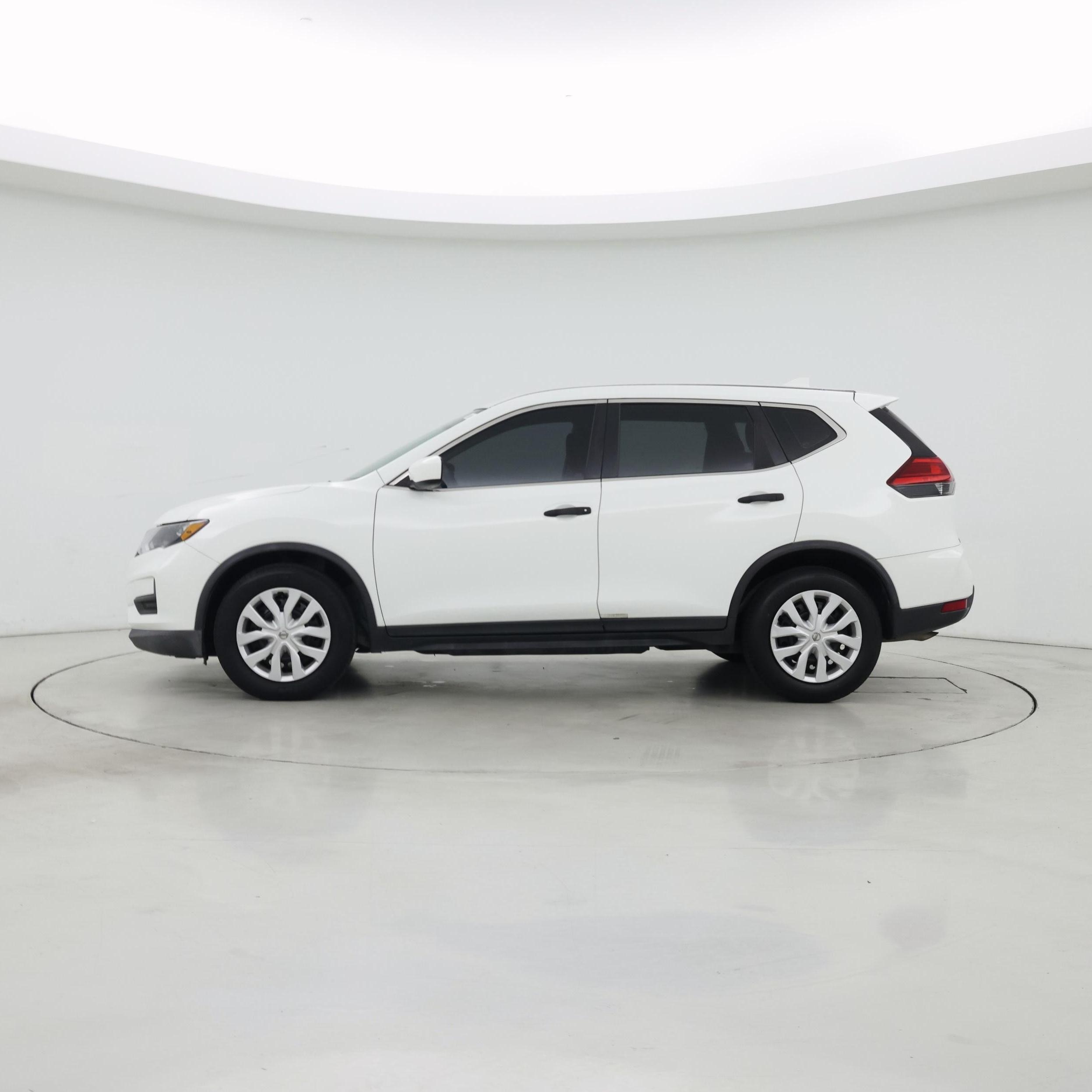 Thumbnail: 2017 Nissan Rogue - 3