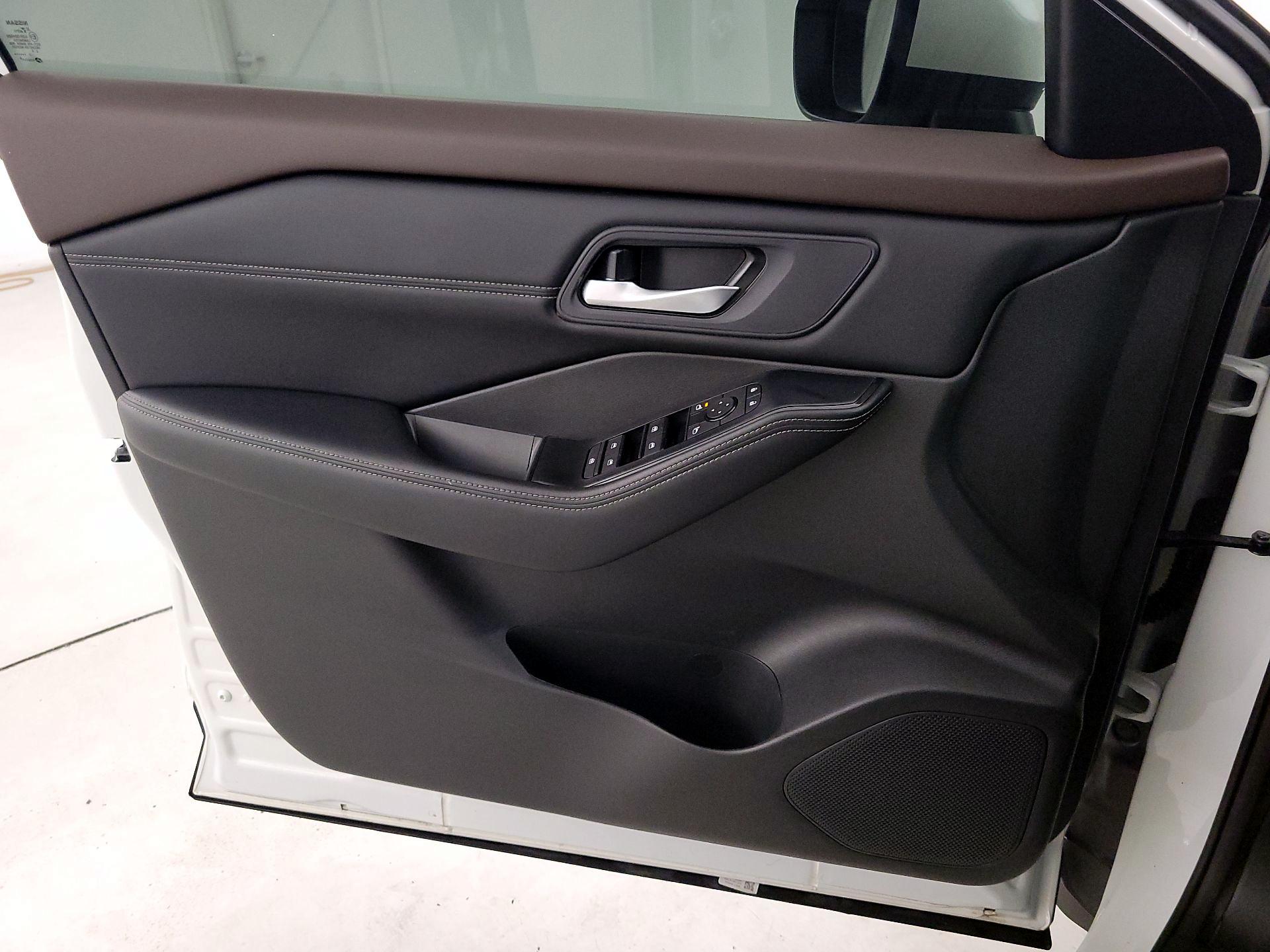 Thumbnail: 2023 Nissan Rogue - 12