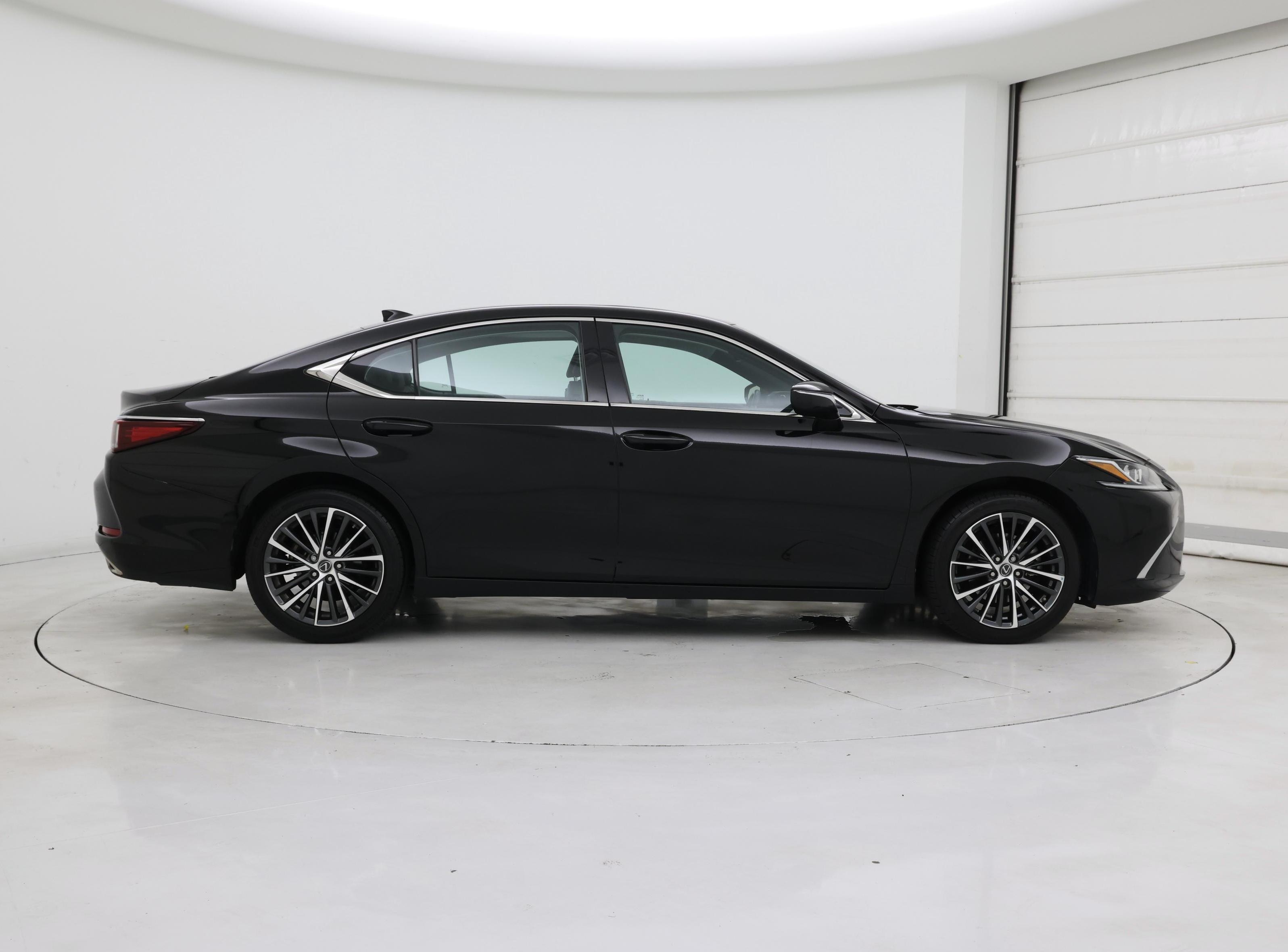 Thumbnail: 2023 Lexus ES - 7