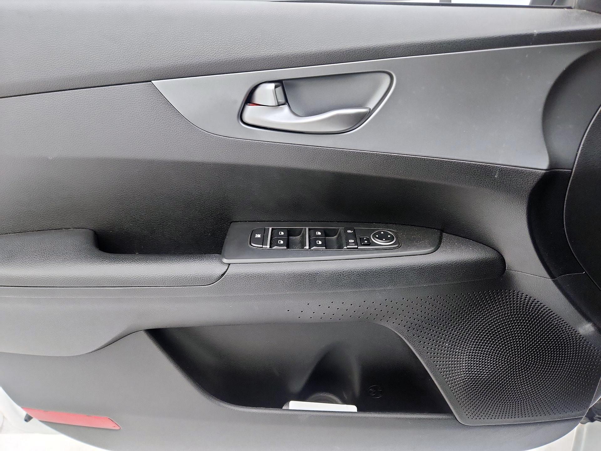 Thumbnail: 2021 Kia Forte - 12