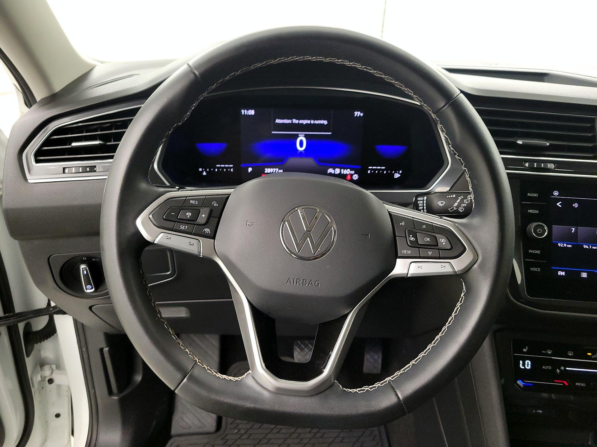 Thumbnail: 2023 Volkswagen Tiguan - 10