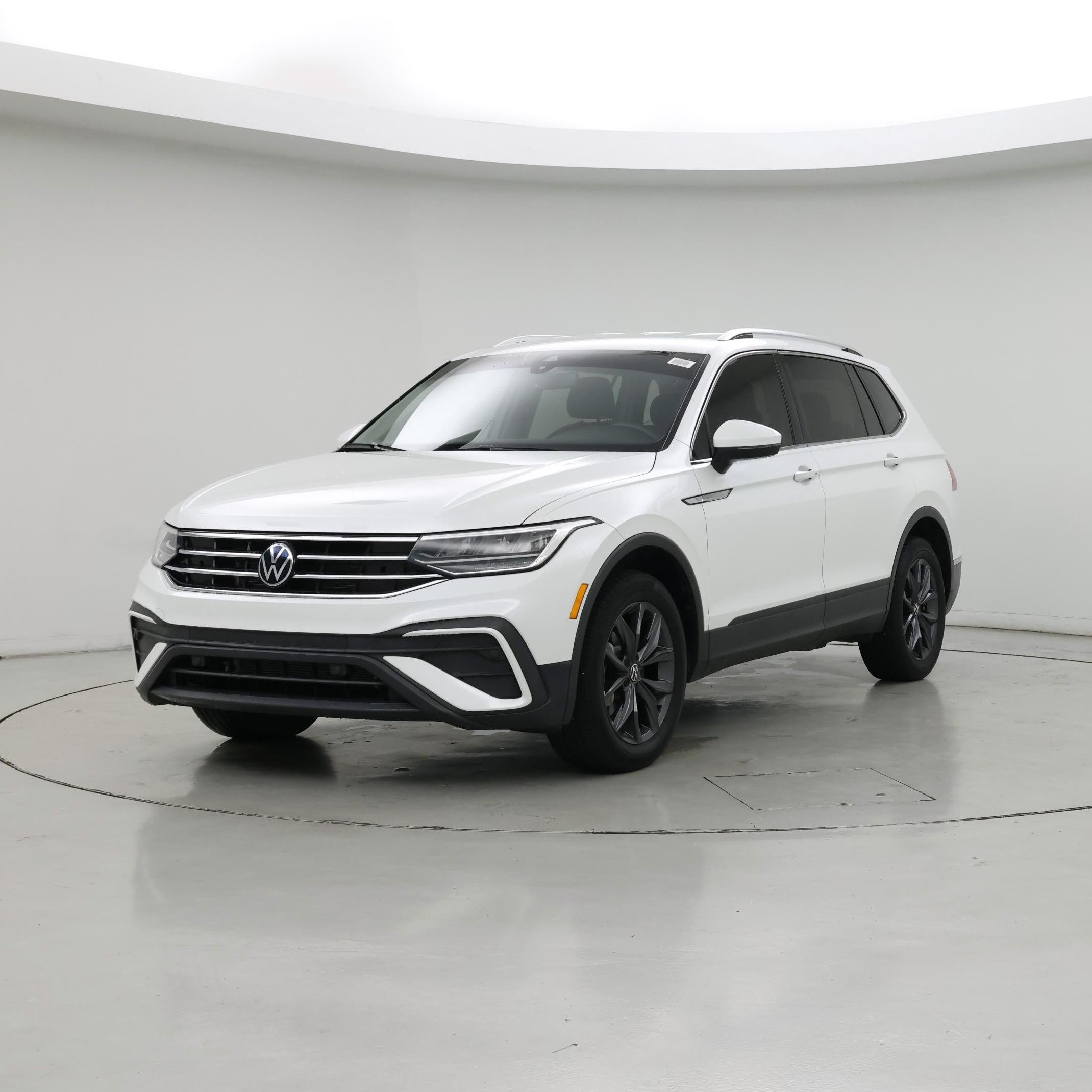 Thumbnail: 2023 Volkswagen Tiguan - 4