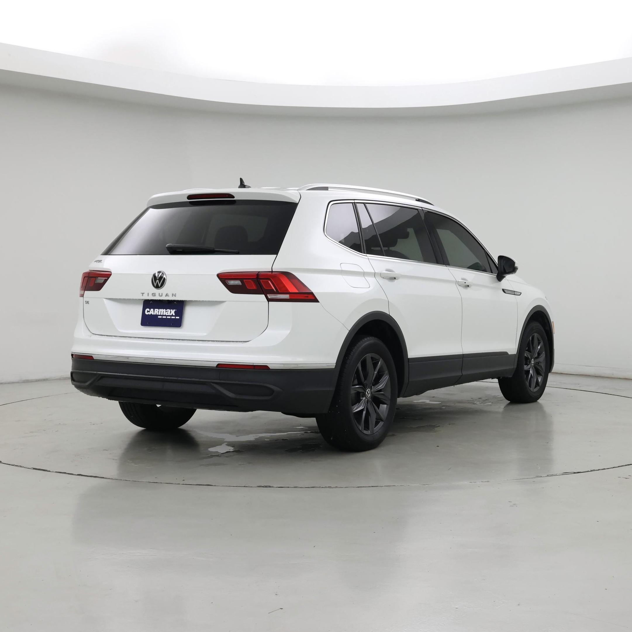 Thumbnail: 2023 Volkswagen Tiguan - 8