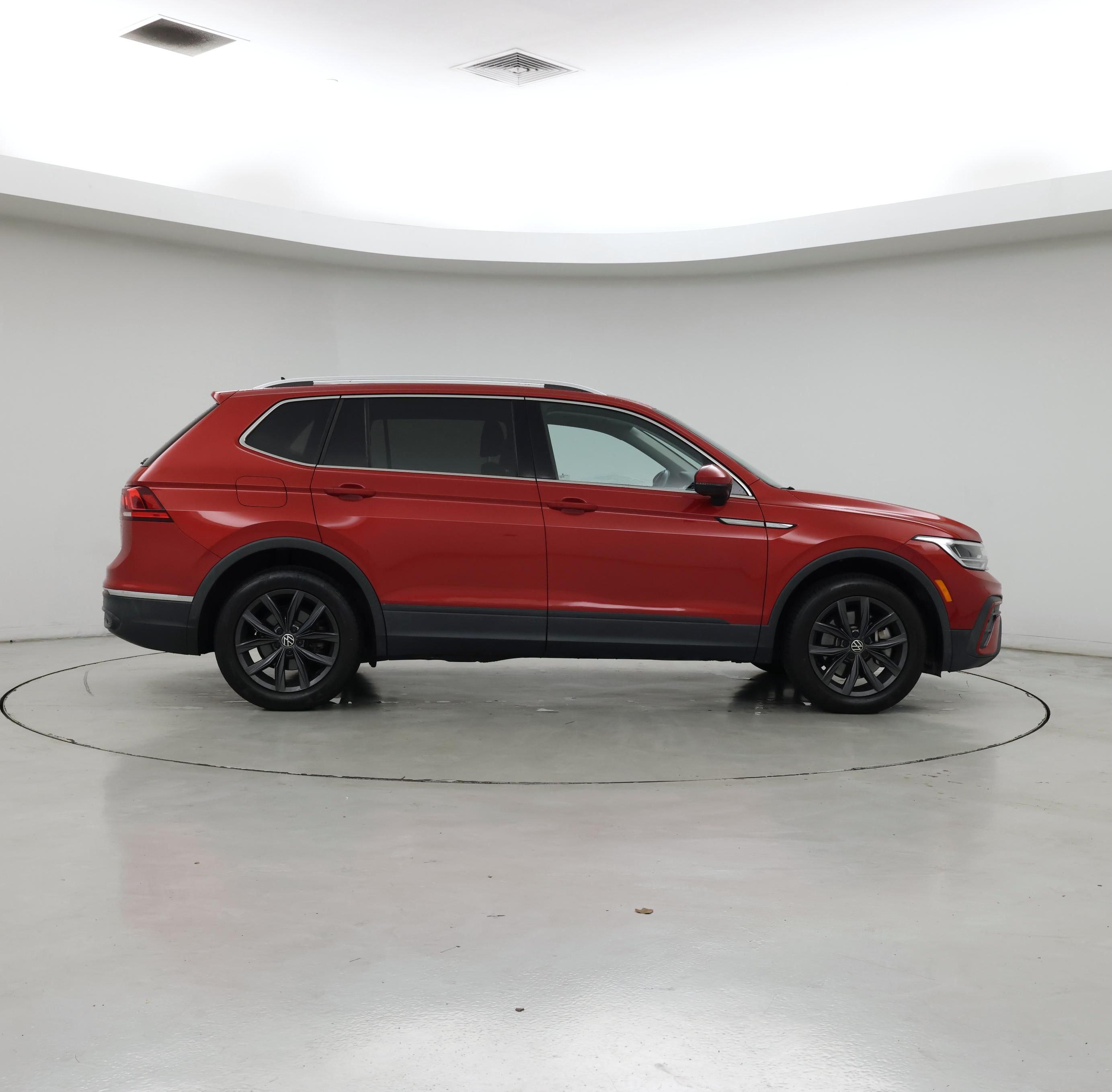 Thumbnail: 2022 Volkswagen Tiguan - 3