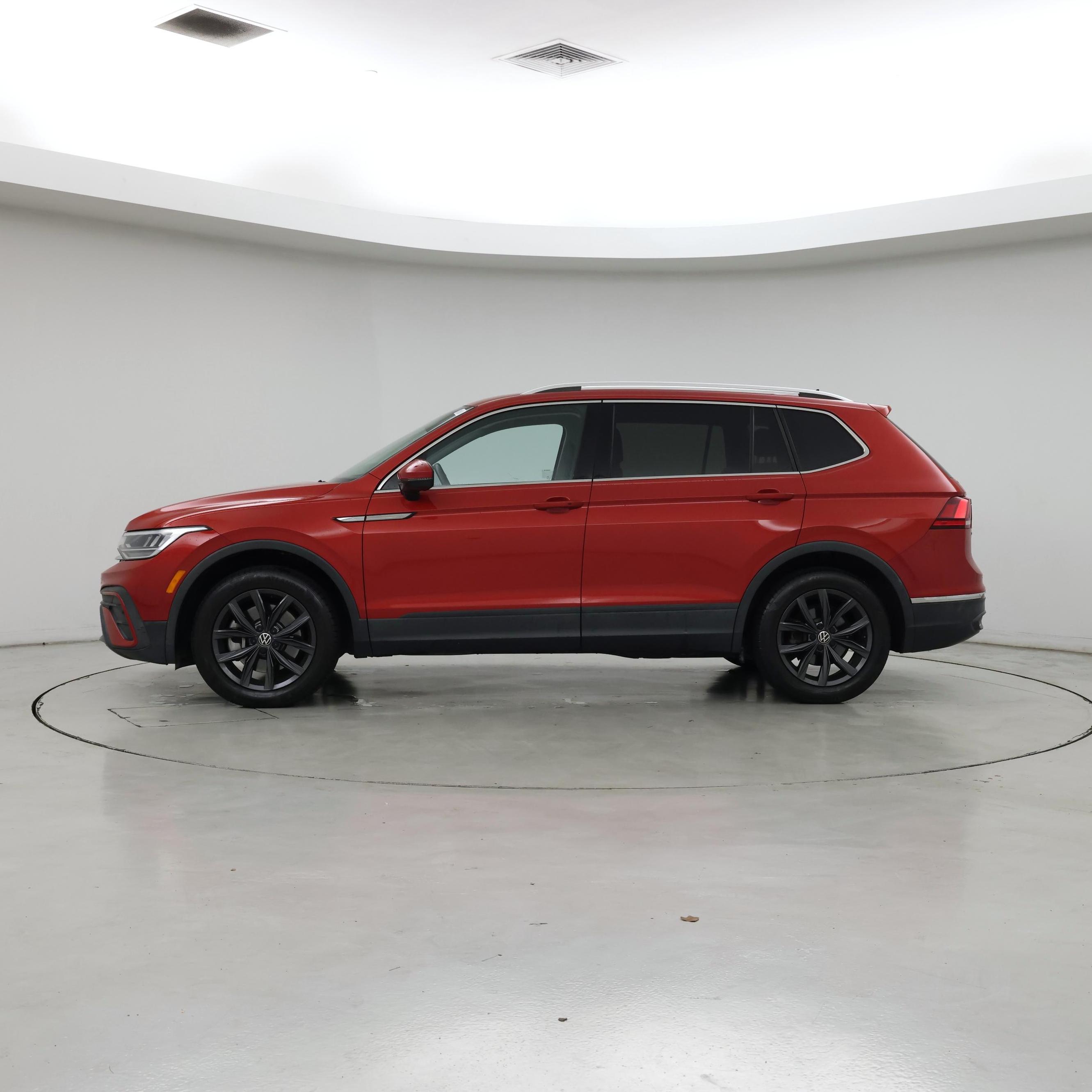 Thumbnail: 2022 Volkswagen Tiguan - 7