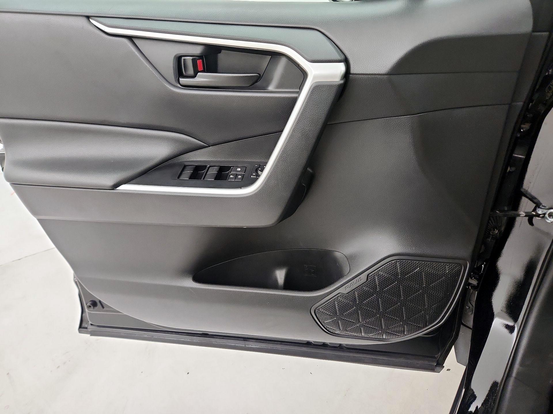 Thumbnail: 2021 Toyota RAV4 - 12