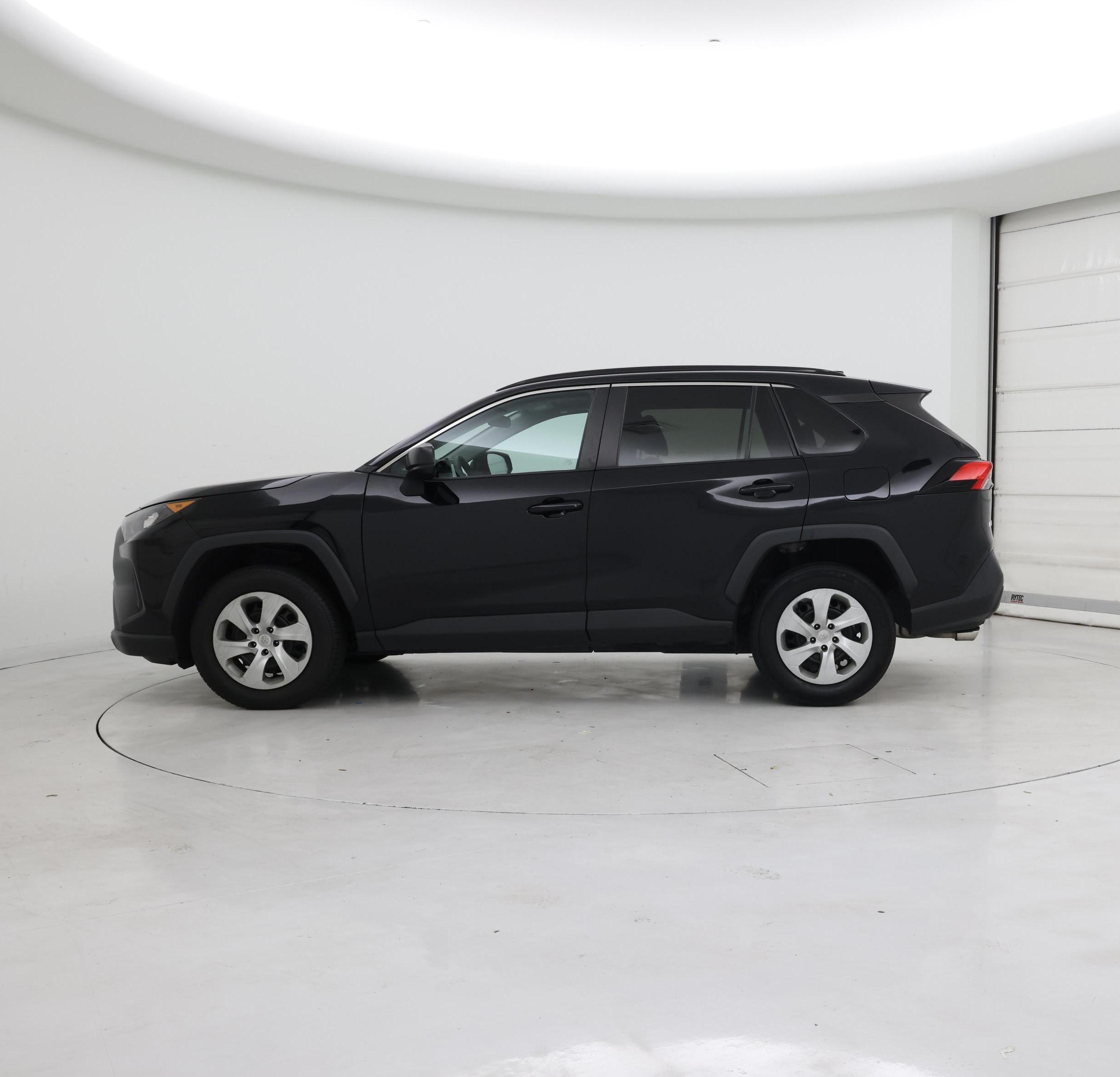 Thumbnail: 2021 Toyota RAV4 - 3