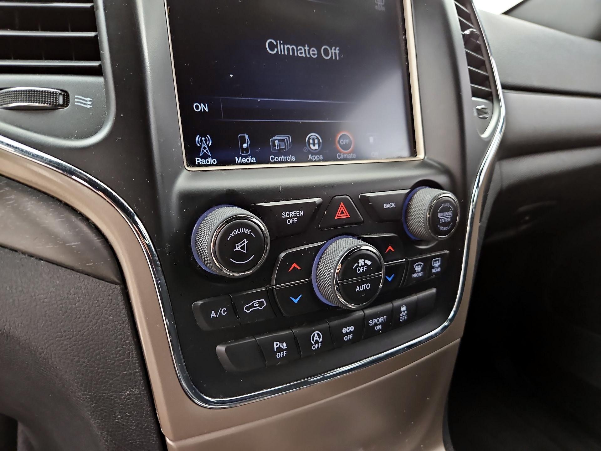 Thumbnail: 2017 Jeep Grand Cherokee - 16