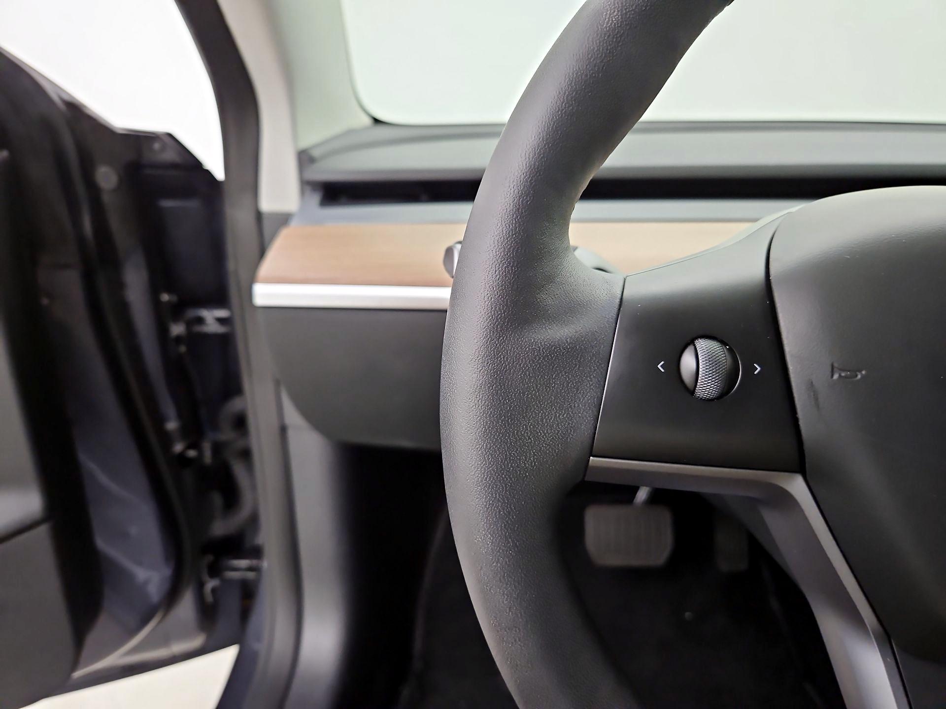 Thumbnail: 2023 Tesla Model 3 - 13