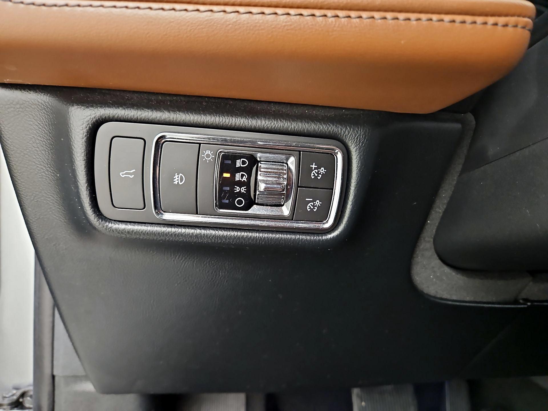 Thumbnail: 2021 Lincoln Aviator - 13