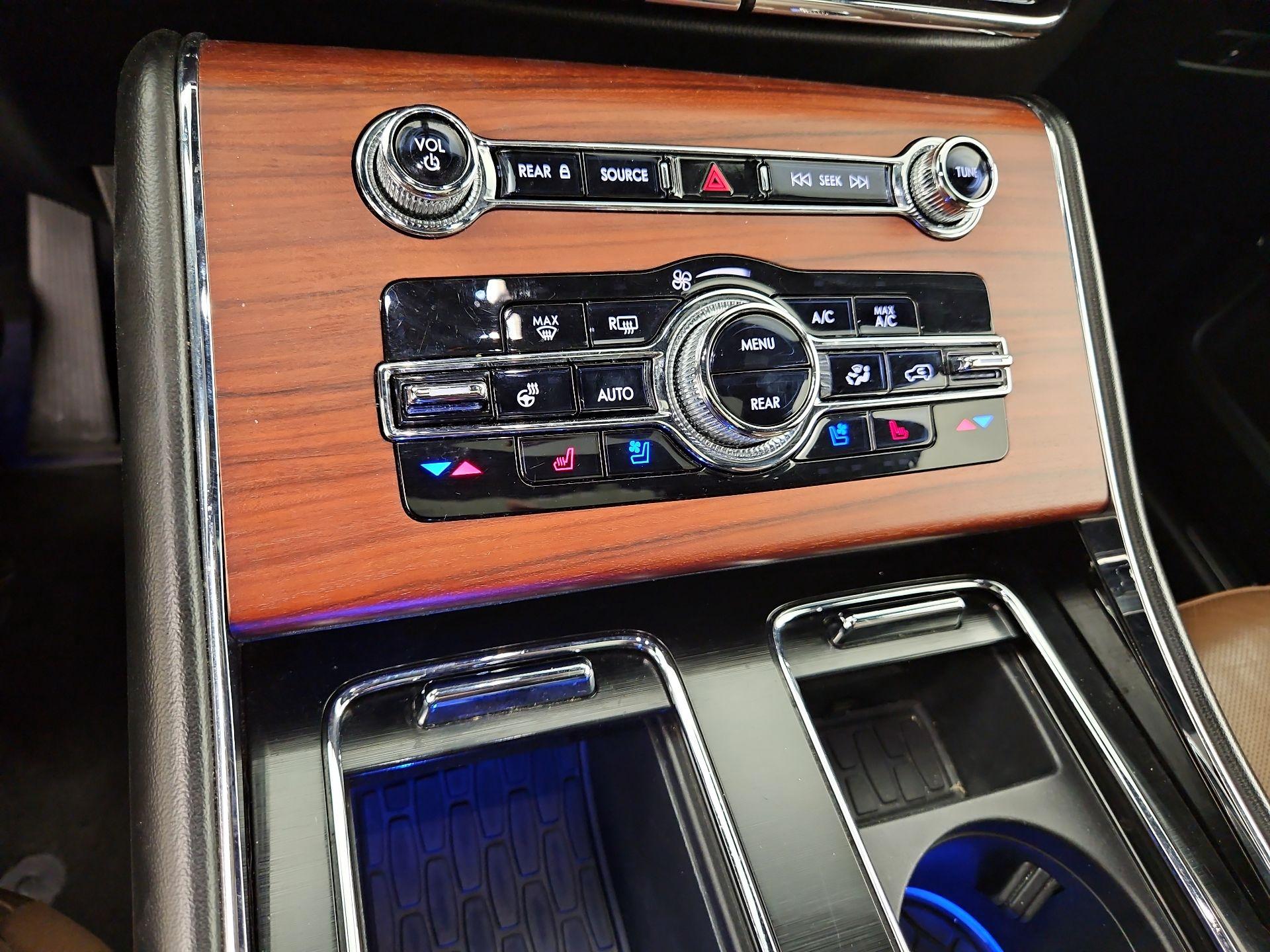 Thumbnail: 2021 Lincoln Aviator - 17