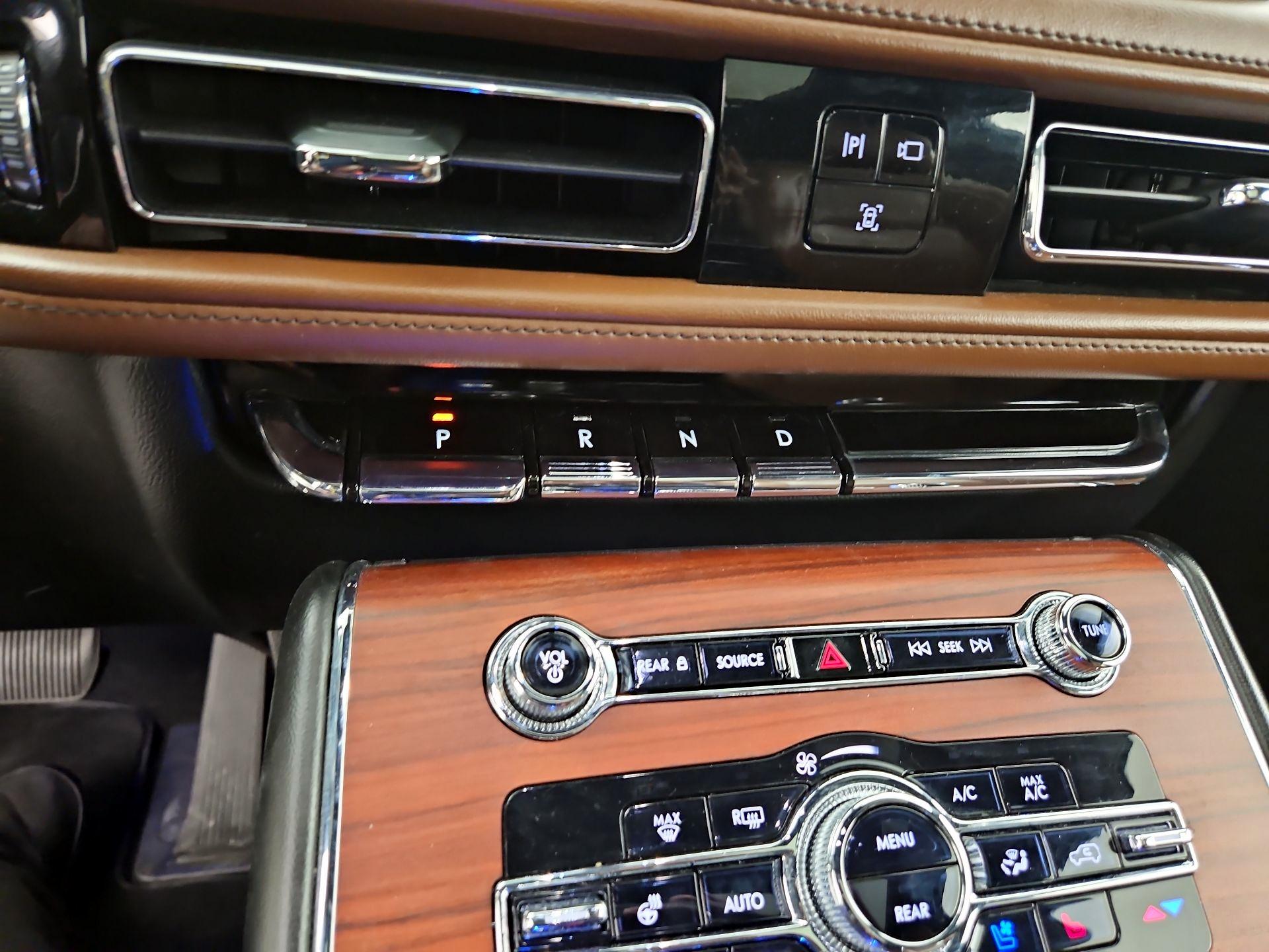 Thumbnail: 2021 Lincoln Aviator - 18