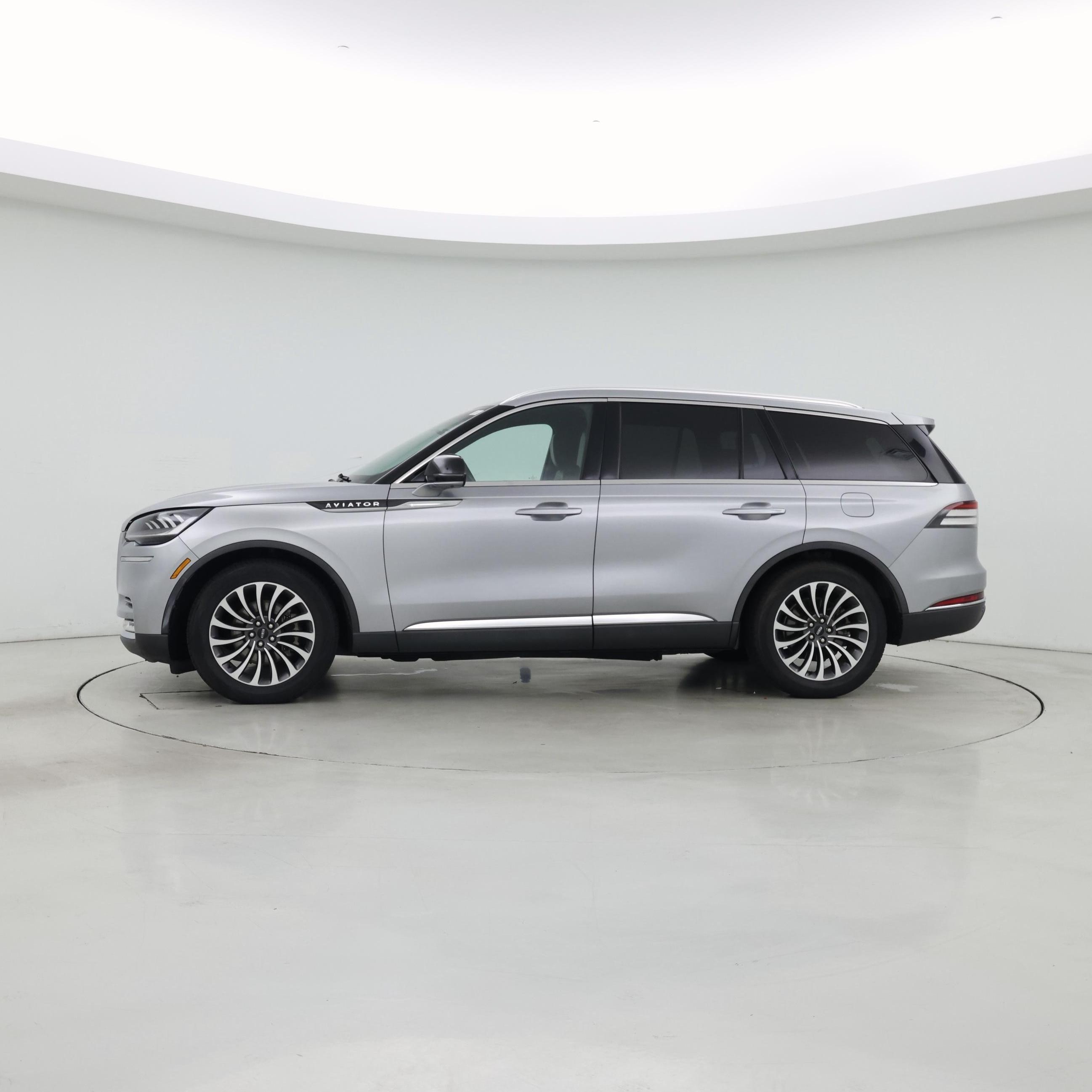Thumbnail: 2021 Lincoln Aviator - 3