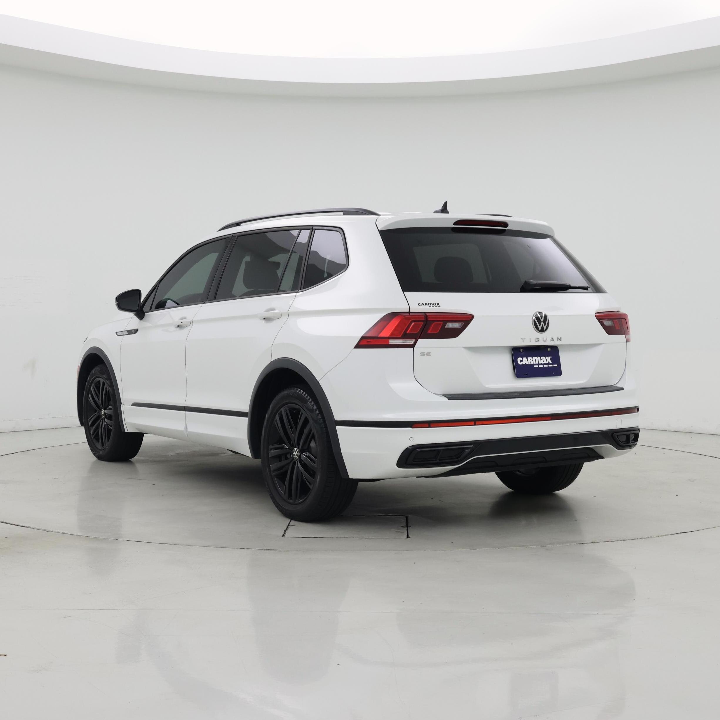 Thumbnail: 2022 Volkswagen Tiguan - 2
