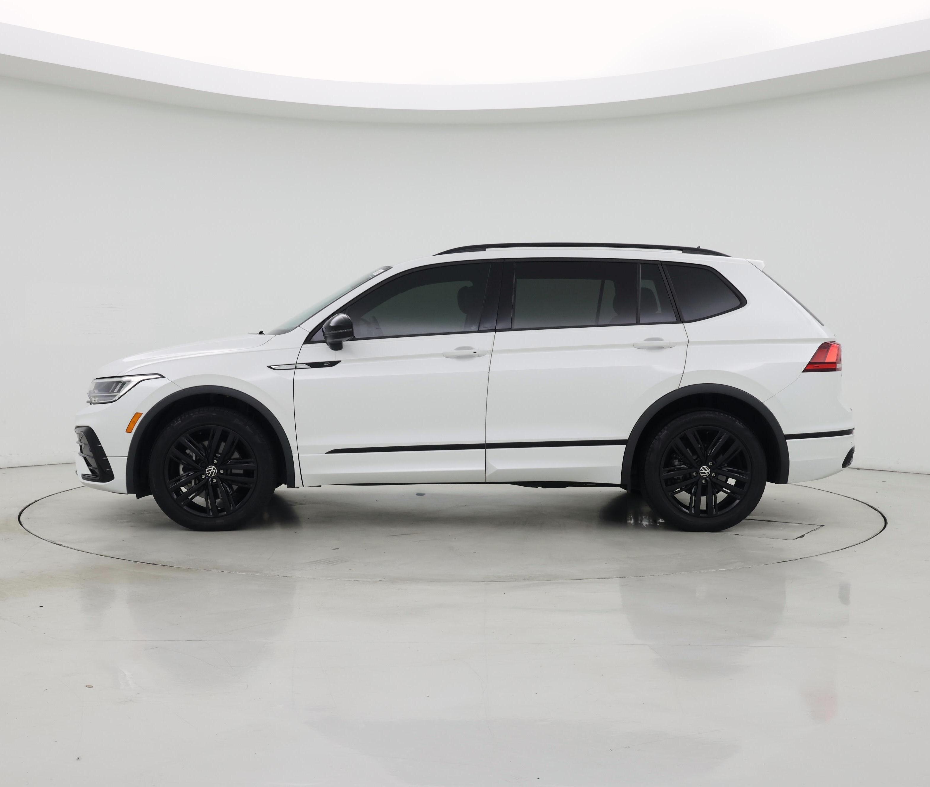 Thumbnail: 2022 Volkswagen Tiguan - 3