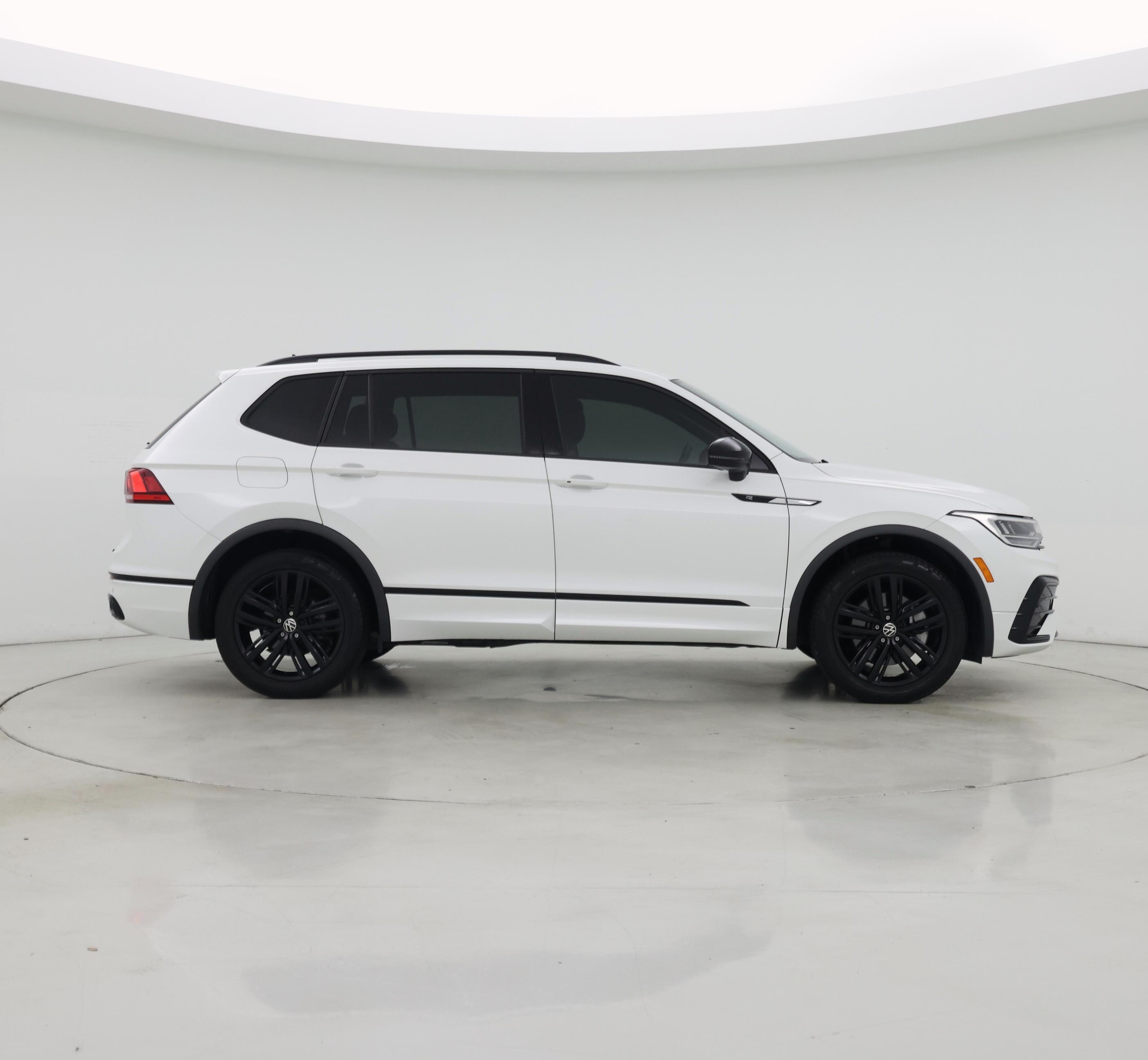 Thumbnail: 2022 Volkswagen Tiguan - 7