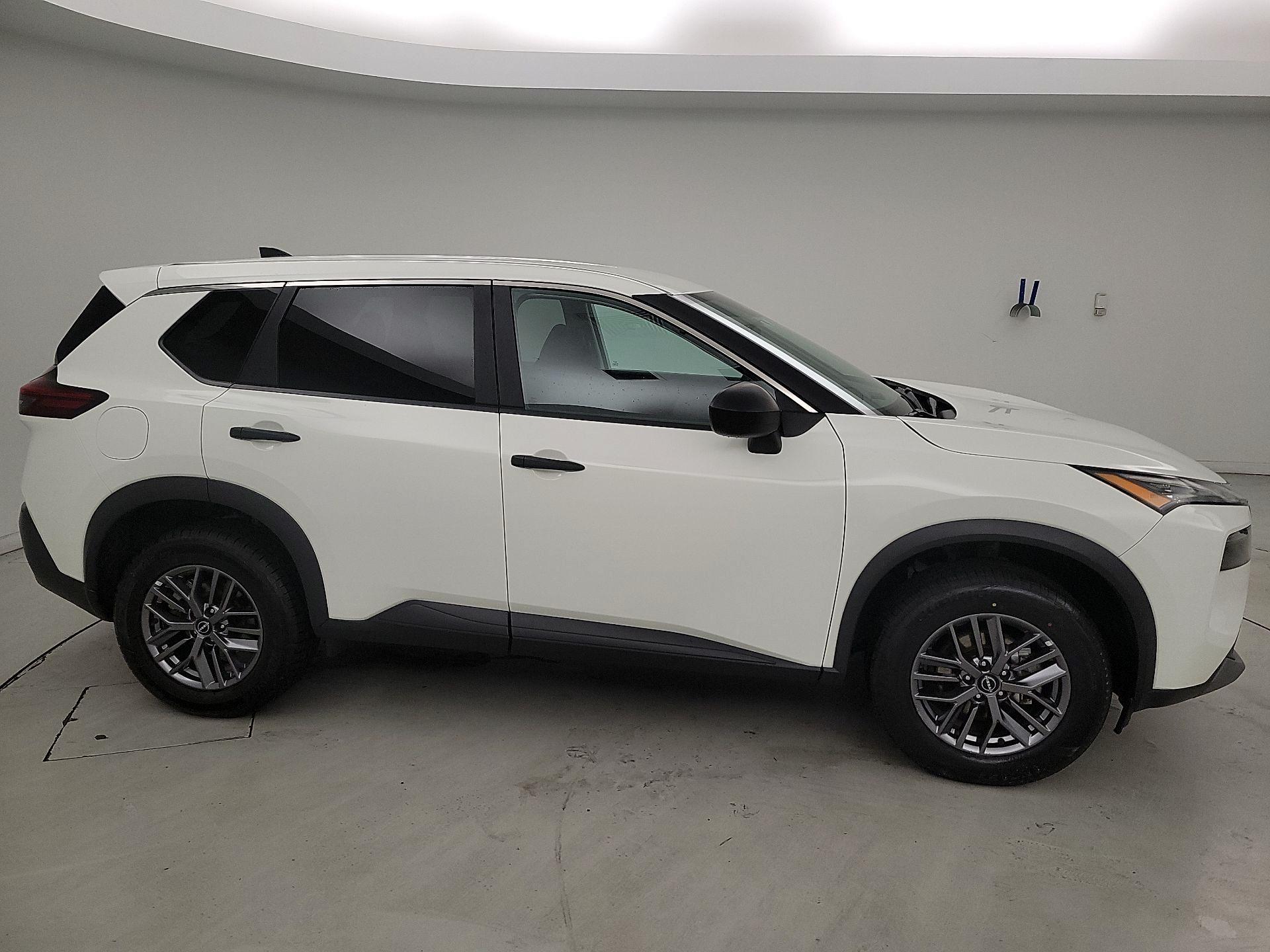 Thumbnail: 2023 Nissan Rogue - 4