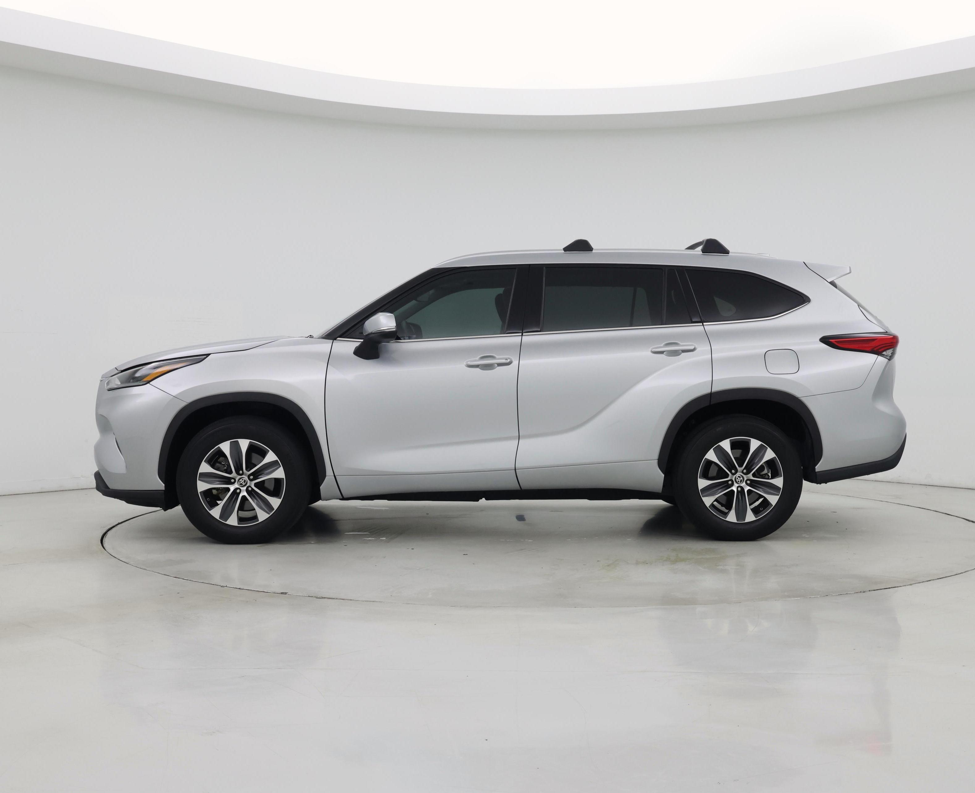 Thumbnail: 2021 Toyota Highlander - 3