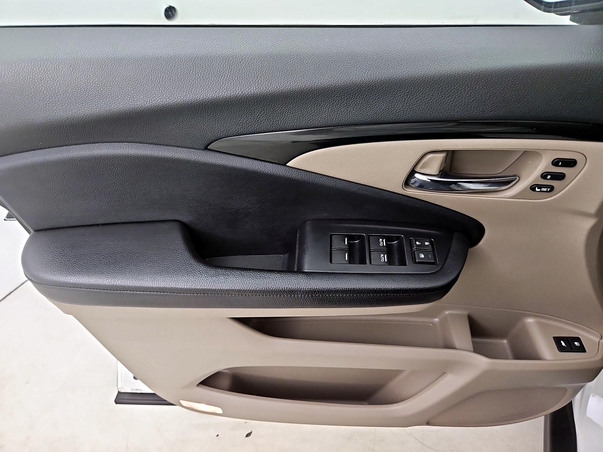Thumbnail: 2018 Honda Pilot - 12