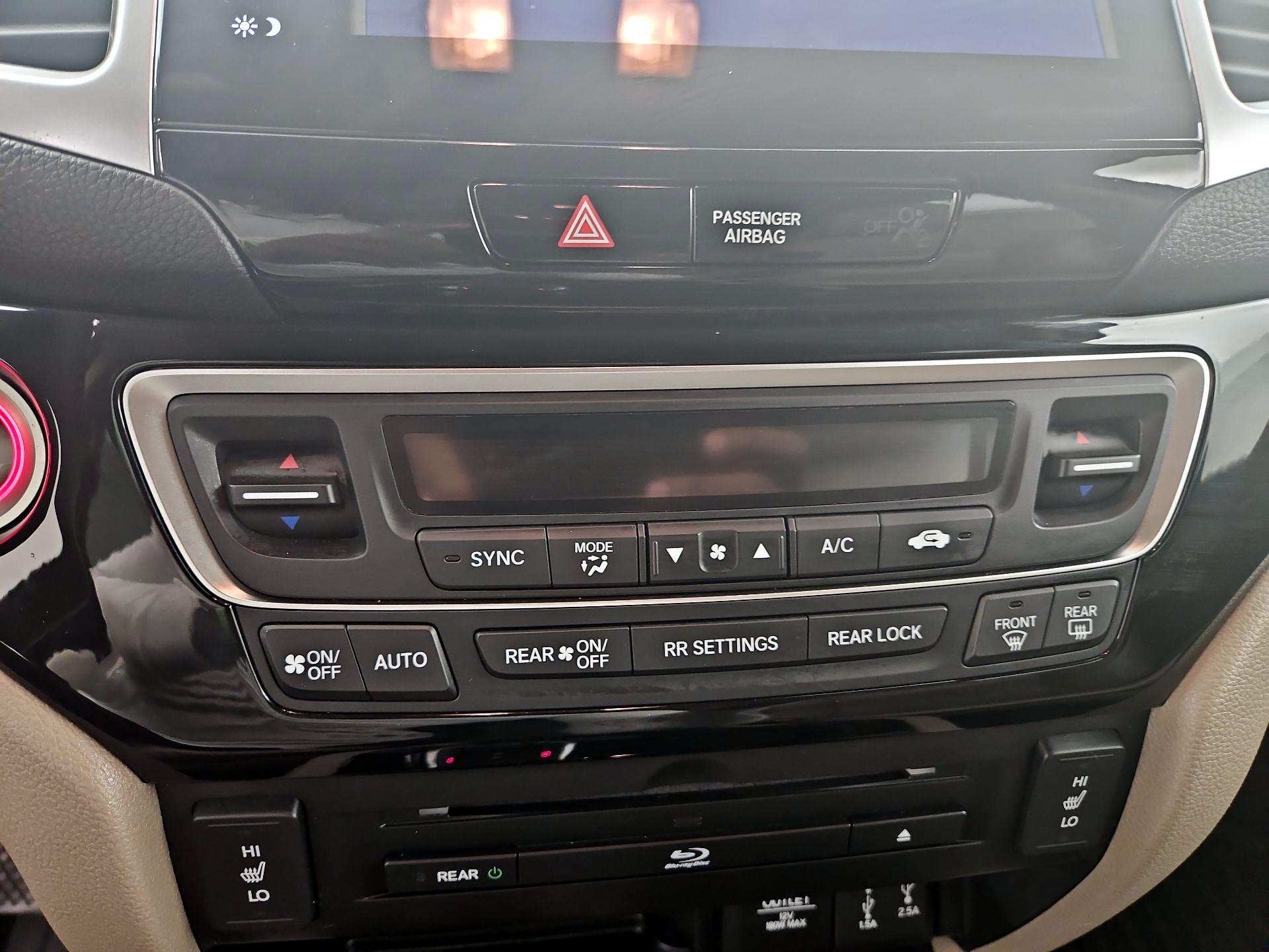 Thumbnail: 2018 Honda Pilot - 16