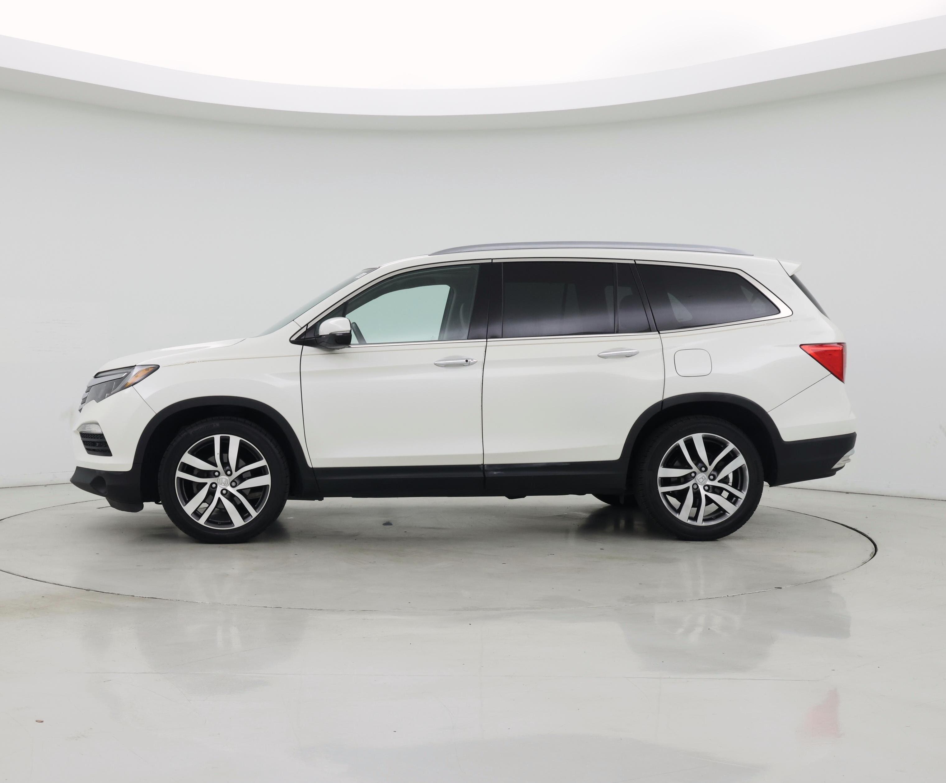 Thumbnail: 2018 Honda Pilot - 3