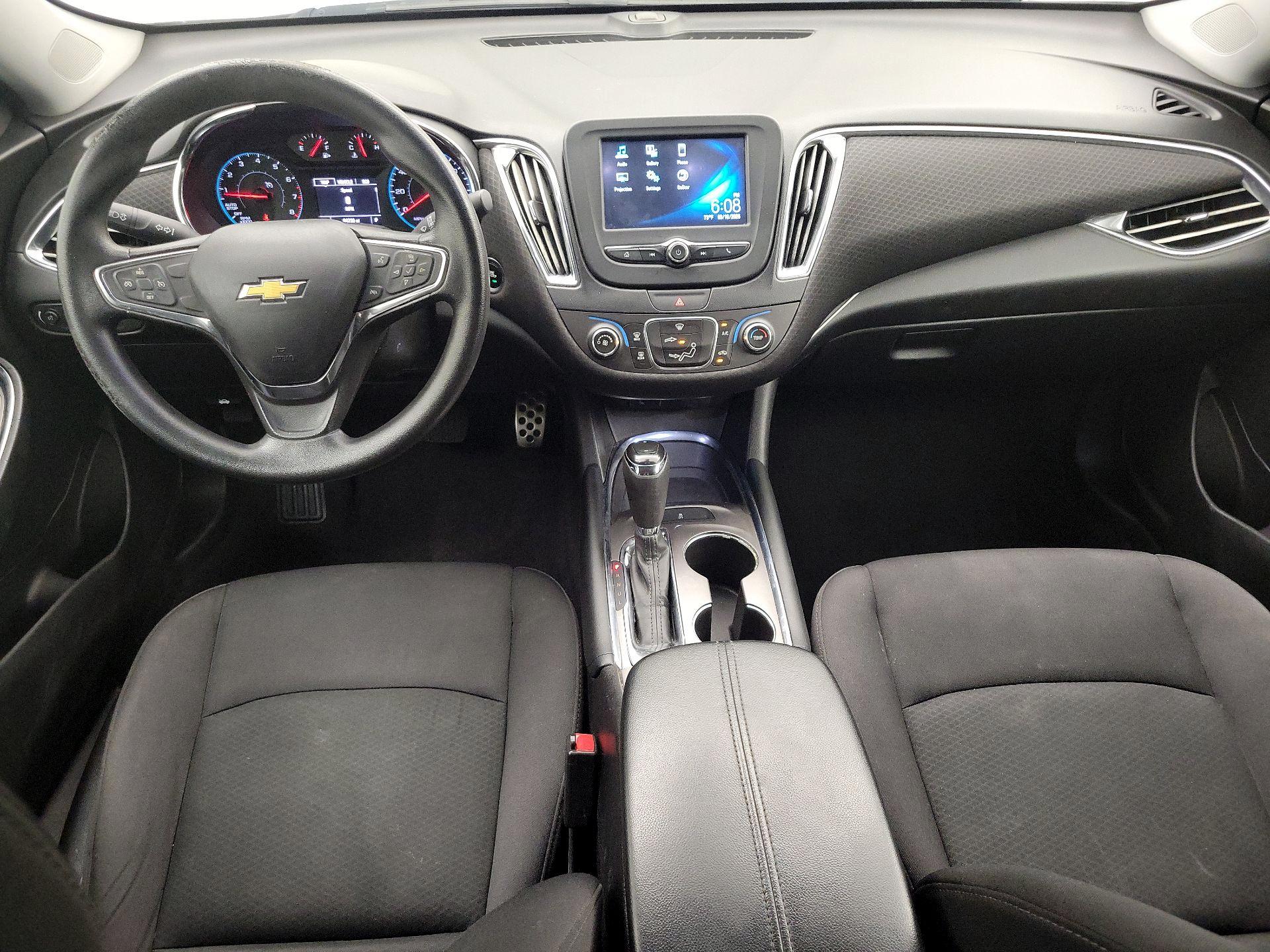 Thumbnail: 2017 Chevrolet Malibu - 9