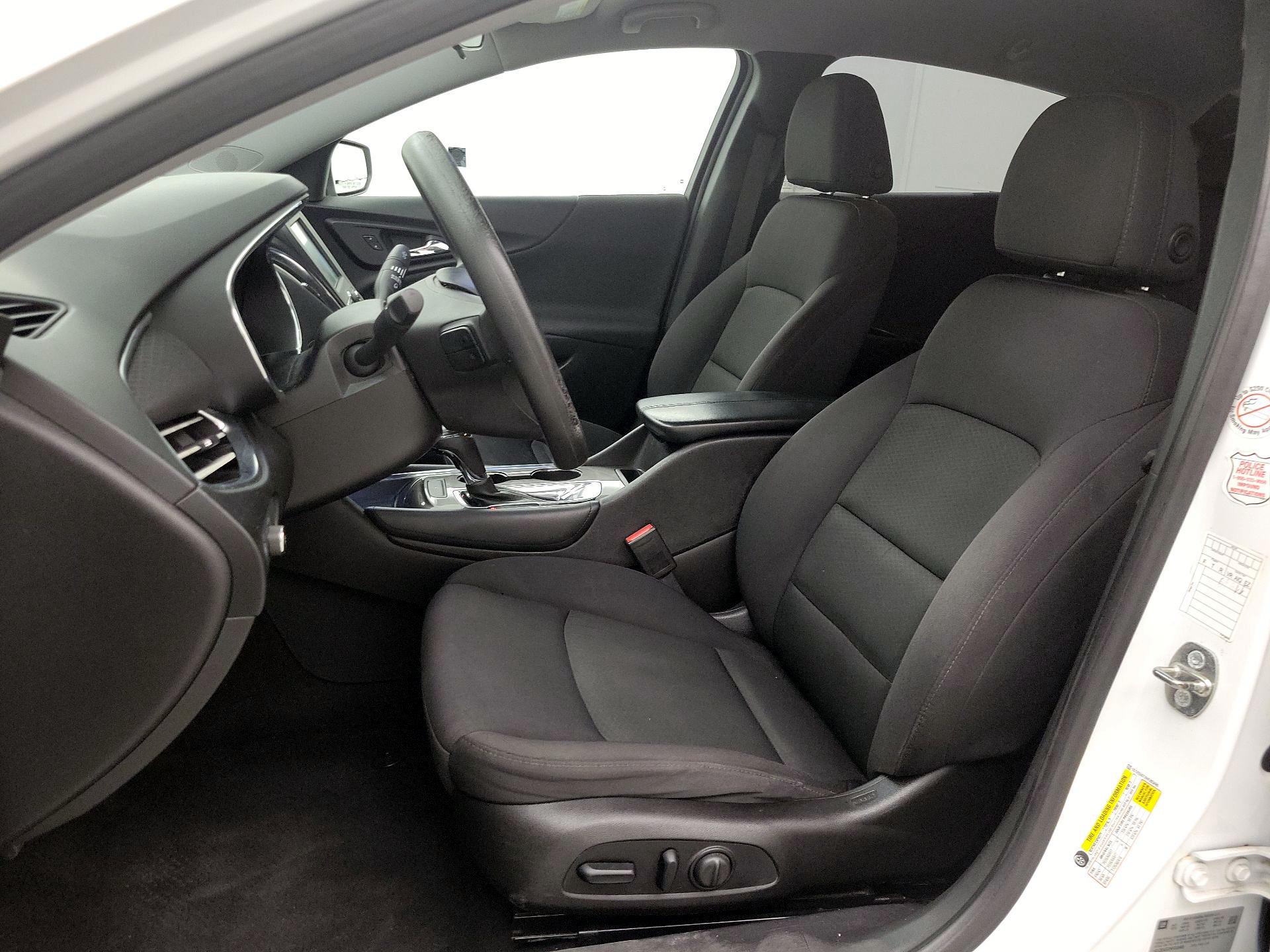 Thumbnail: 2017 Chevrolet Malibu - 11