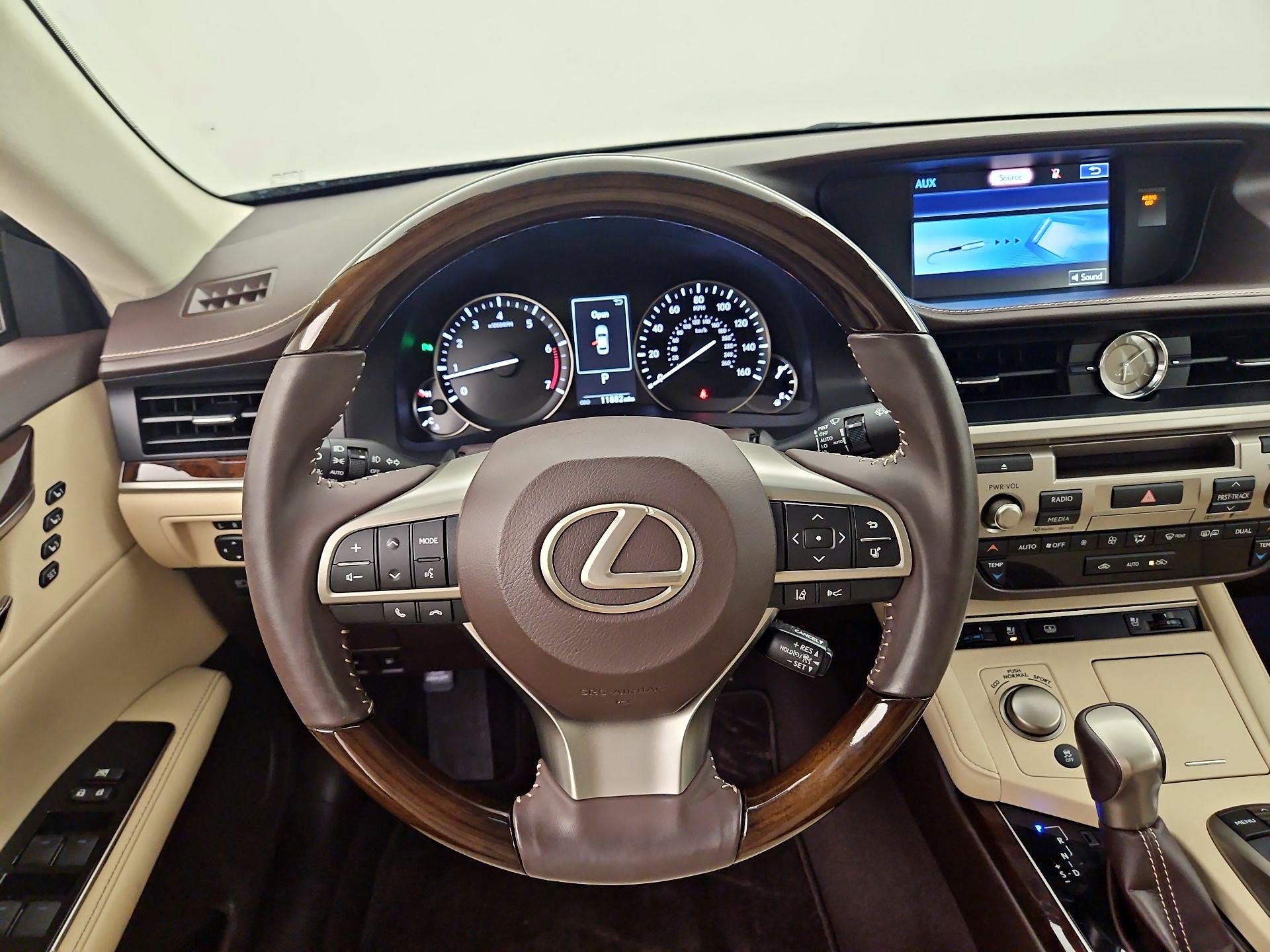 Thumbnail: 2016 Lexus ES - 10