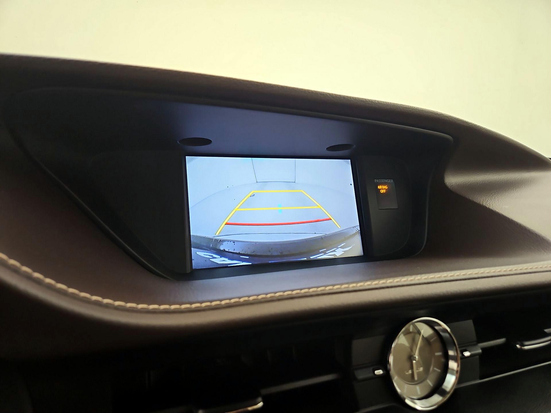 Thumbnail: 2016 Lexus ES - 14